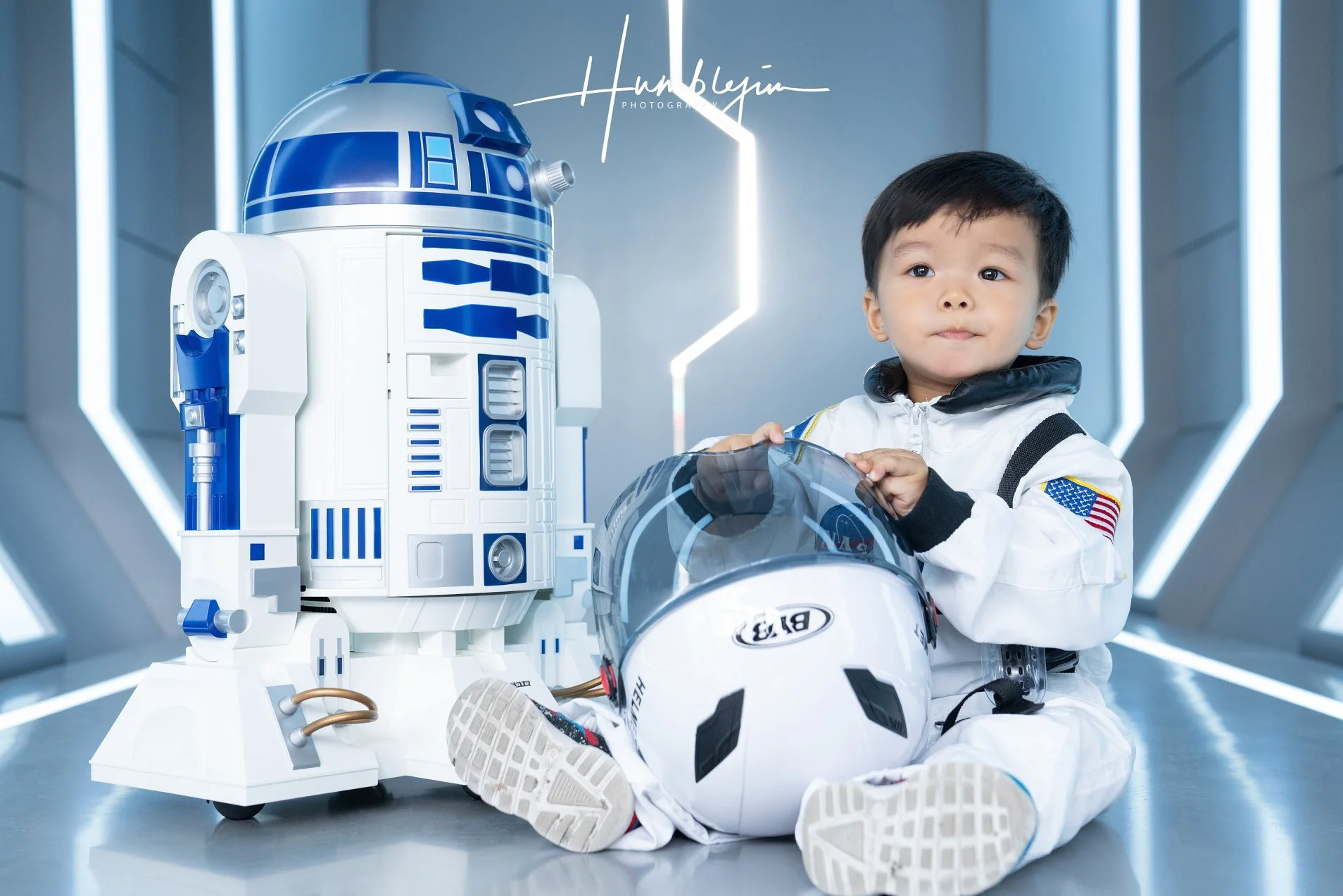 得意小太空人 - BB著NASA衫喺太空隧道探險, Cute little astronaut - Toddler in NASA suit exploring space tunnel