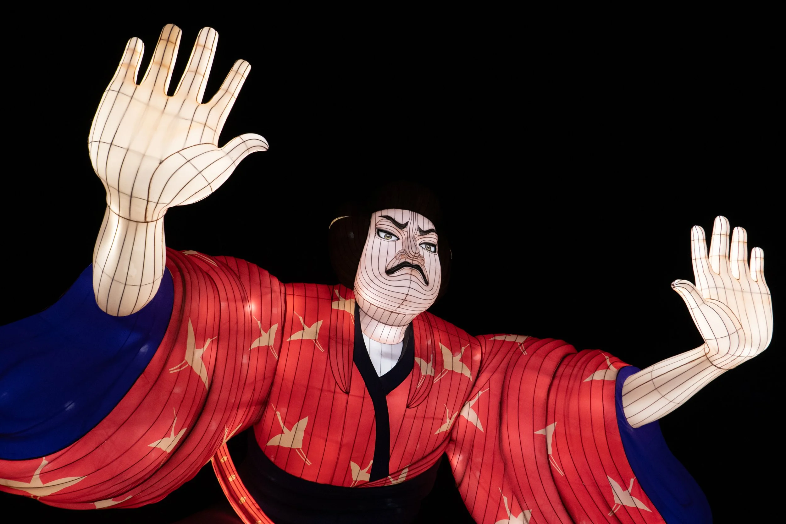 Sumo lumineux illumine Paris :&nbsp;2 000 lanternes font voyager les spectateurs français au Japon