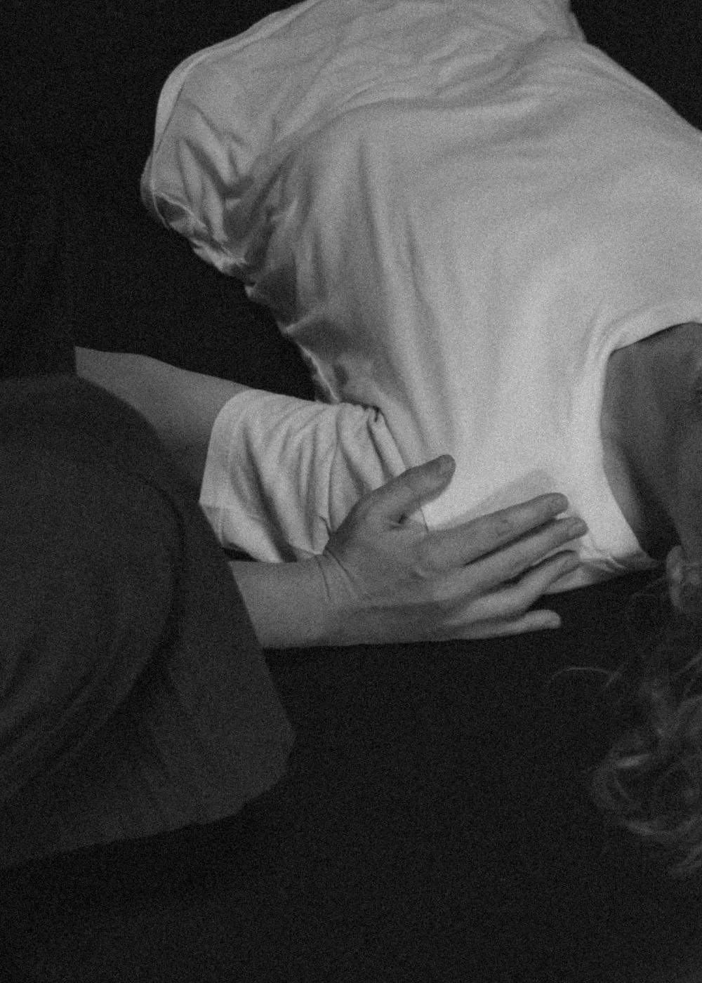 Breathwork Hand an der Schulter