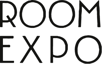 Texten 'ROOM EXPO' på vit bakgrund.
