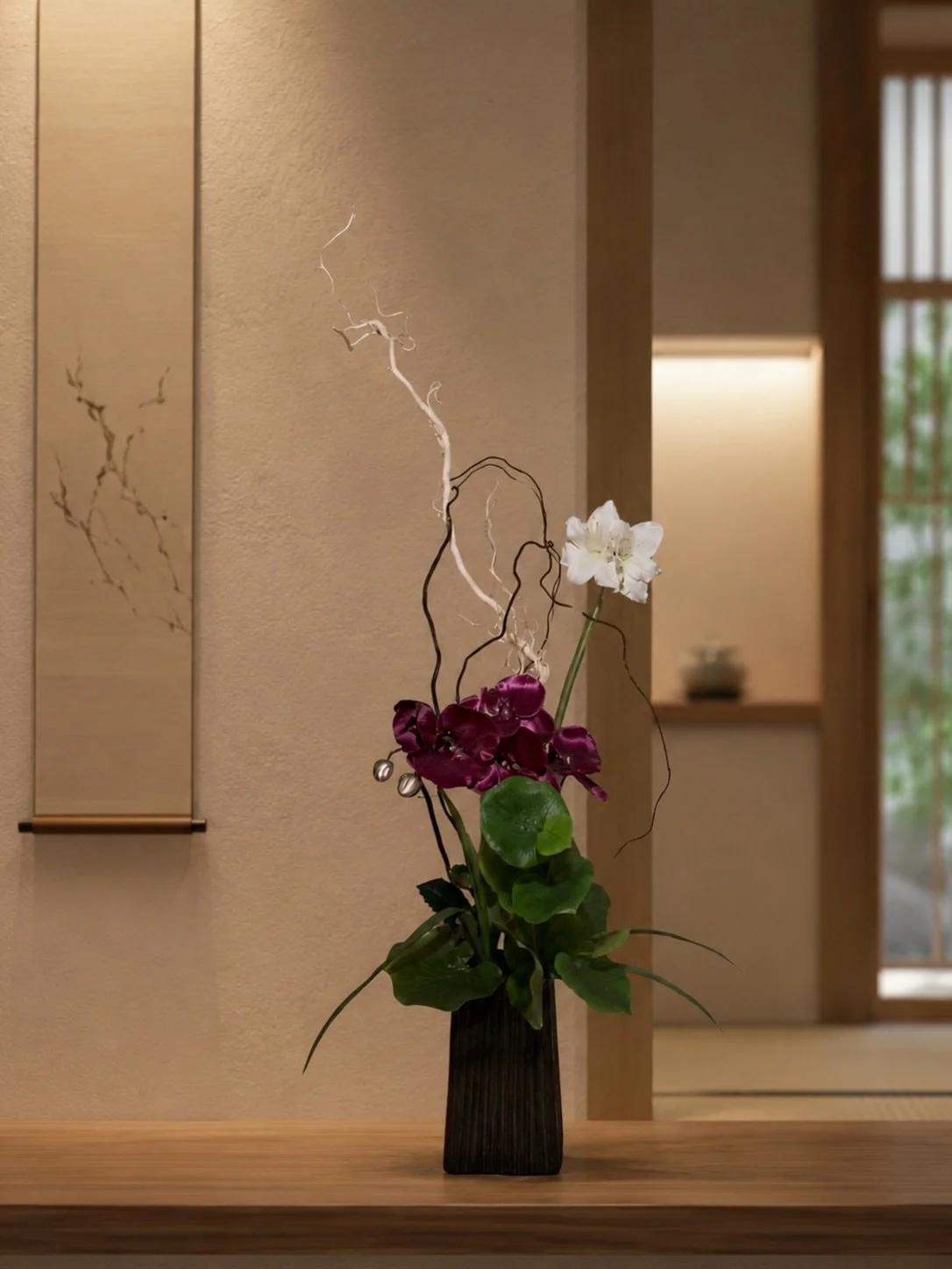 MASAKO TAKAMATSU 
SIGNATURE
a luxury line of MASAKO MODESTE

 #masakomodeste
#マサコモデスト
#ラグジュアリーインテリア
#フラワーレンタル 
#名古屋インテリア

流れる枝のラインと、深みのある紫。
和モダンの空間に溶け込みながら
凛とした存在感を放つアーティフィシャルフラワーアレンジメントです。

プリザーブドフラワー／アーティフィシャルフラワー／空間装飾／レンタルフラワー