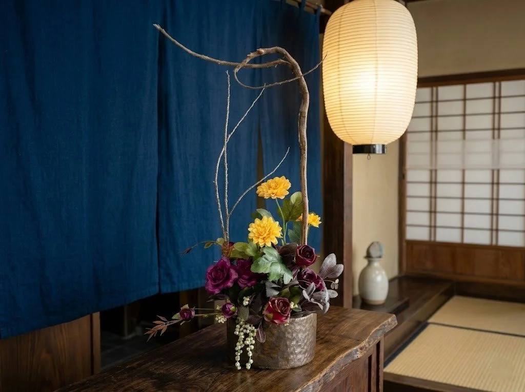 高級割烹料亭に名古屋のMASAKO MODESTE（マサコモデスト）のレンタルフラワーを飾ってより一層高級感を増してます。最高級のプリザーブドフラワーとアーティシャルフラワー（高級造花）うまく組み合わせ作品の表現を広げている。