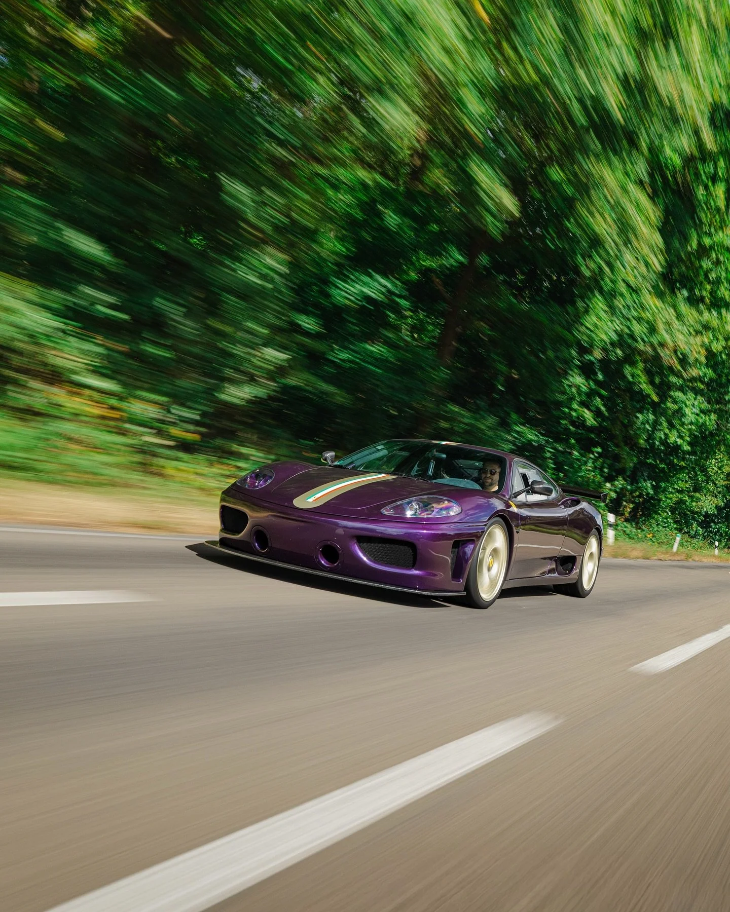 Rollers of the most special 1 of 1 Ferrari 360 modena 😮&zwj;💨

Her owner gave her the name Viola because of her unique color. Viola originally competed in the 24 Hours of Le Mans. Afterwards, a Swiss managed to make the car road-legal! Totally craz
