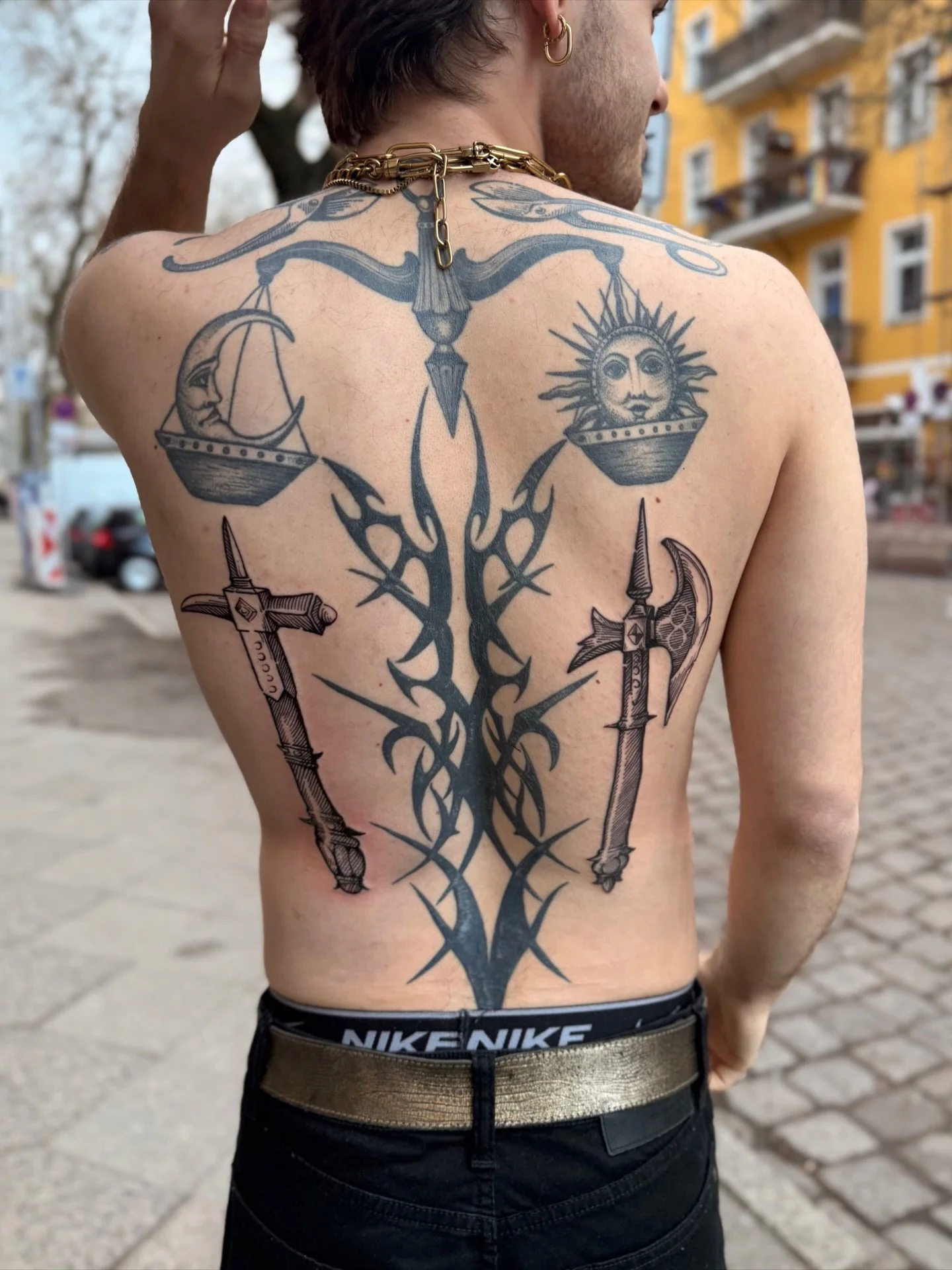 Additional tools on Ben&rsquo;s back from last week during my visit in Berlin 🖤🇩🇪
.
.
.
#berlin#etching#engraving#tattoos#london