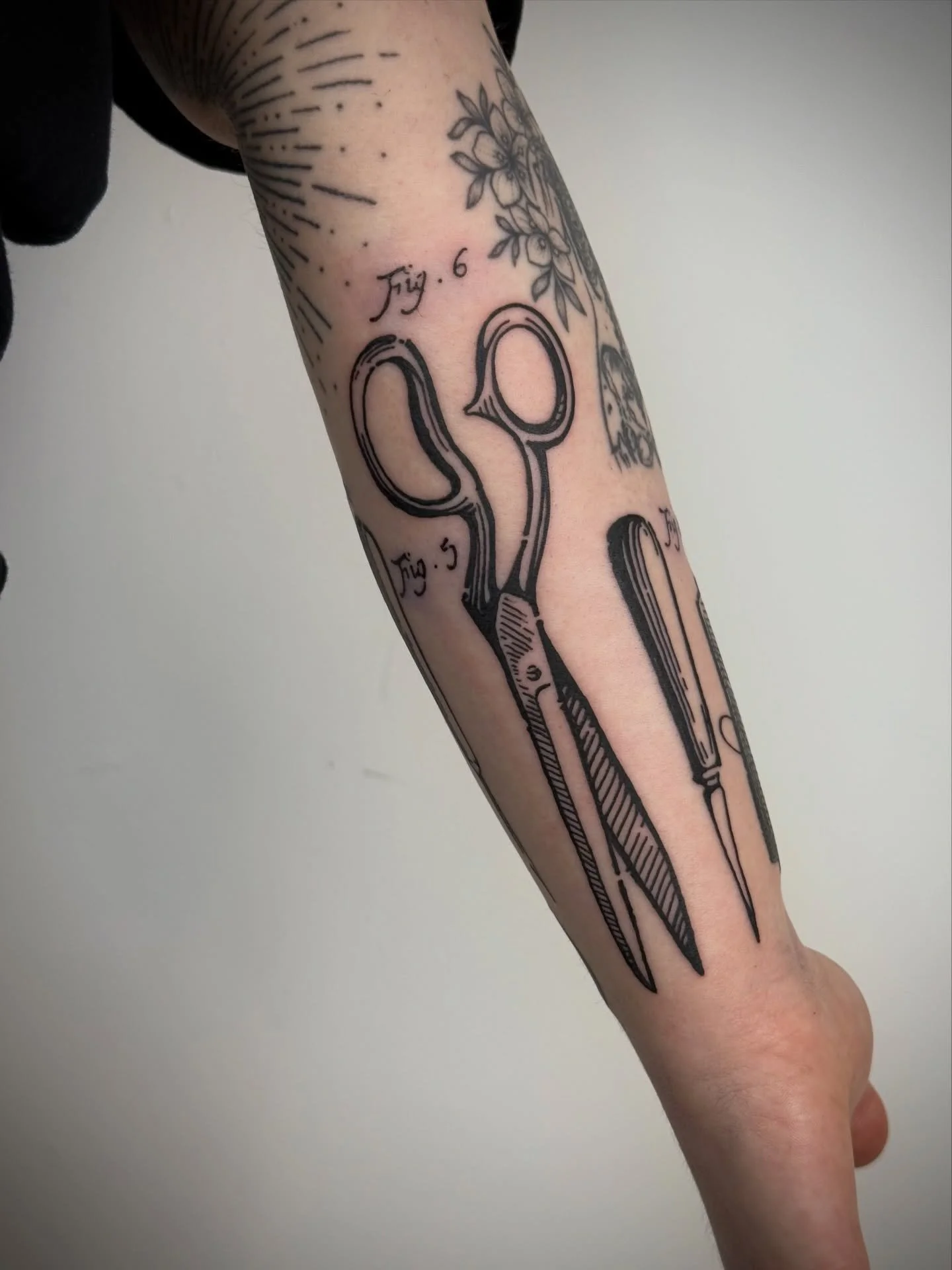 Scissors ✂️ 

LONDON TAKING BOOKINGS 
.
.
.
.
#sissors#engraving#tattoo#etchingtattoo#london