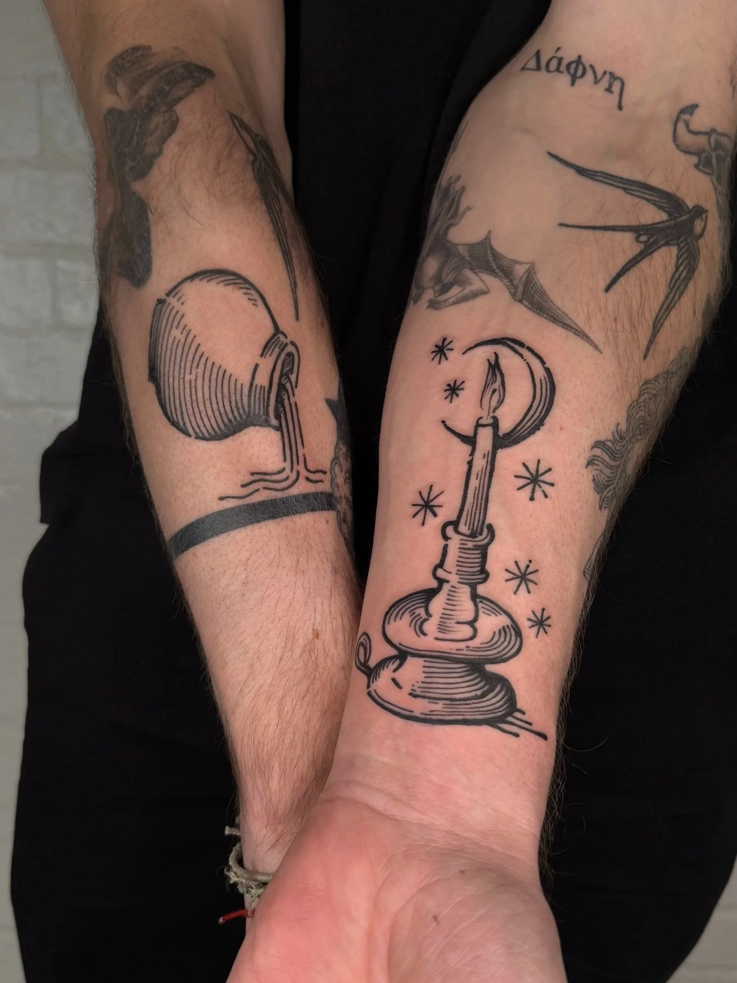 Some bites 🕯️✨ 

Thank you Daniel 
Done @parliamenttattoo 
.
.
.
#engraving#etchingtattoo#london#medieval#woodcuttattoo