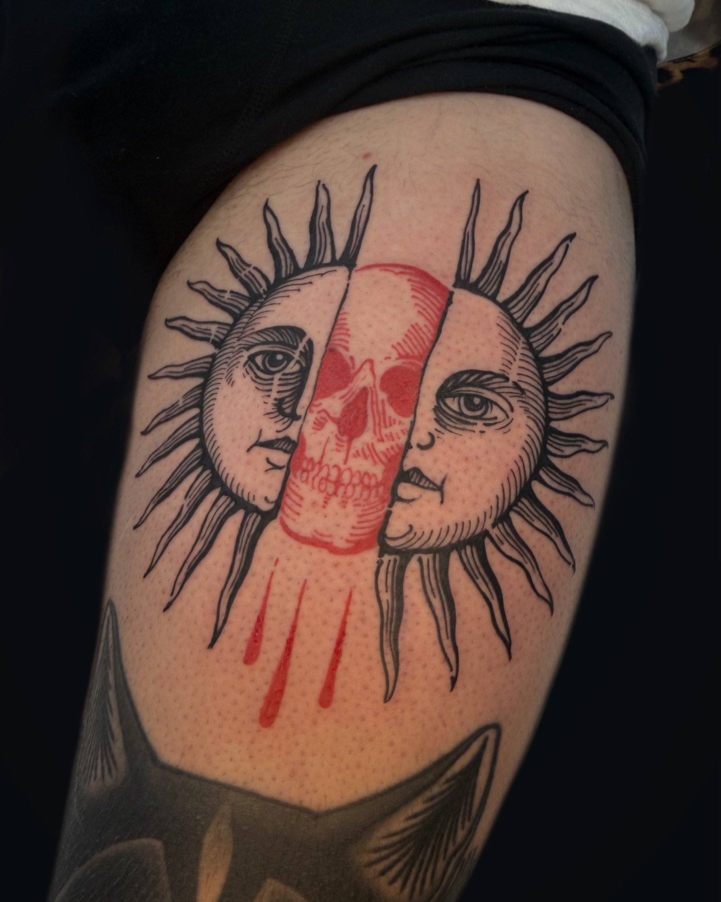 🩸🩸🩸🩸🩸
Thank you Max 
@parliamenttattoo 
.
.
.
.
#skull#engraving#flashtattoo#linework#woodcut