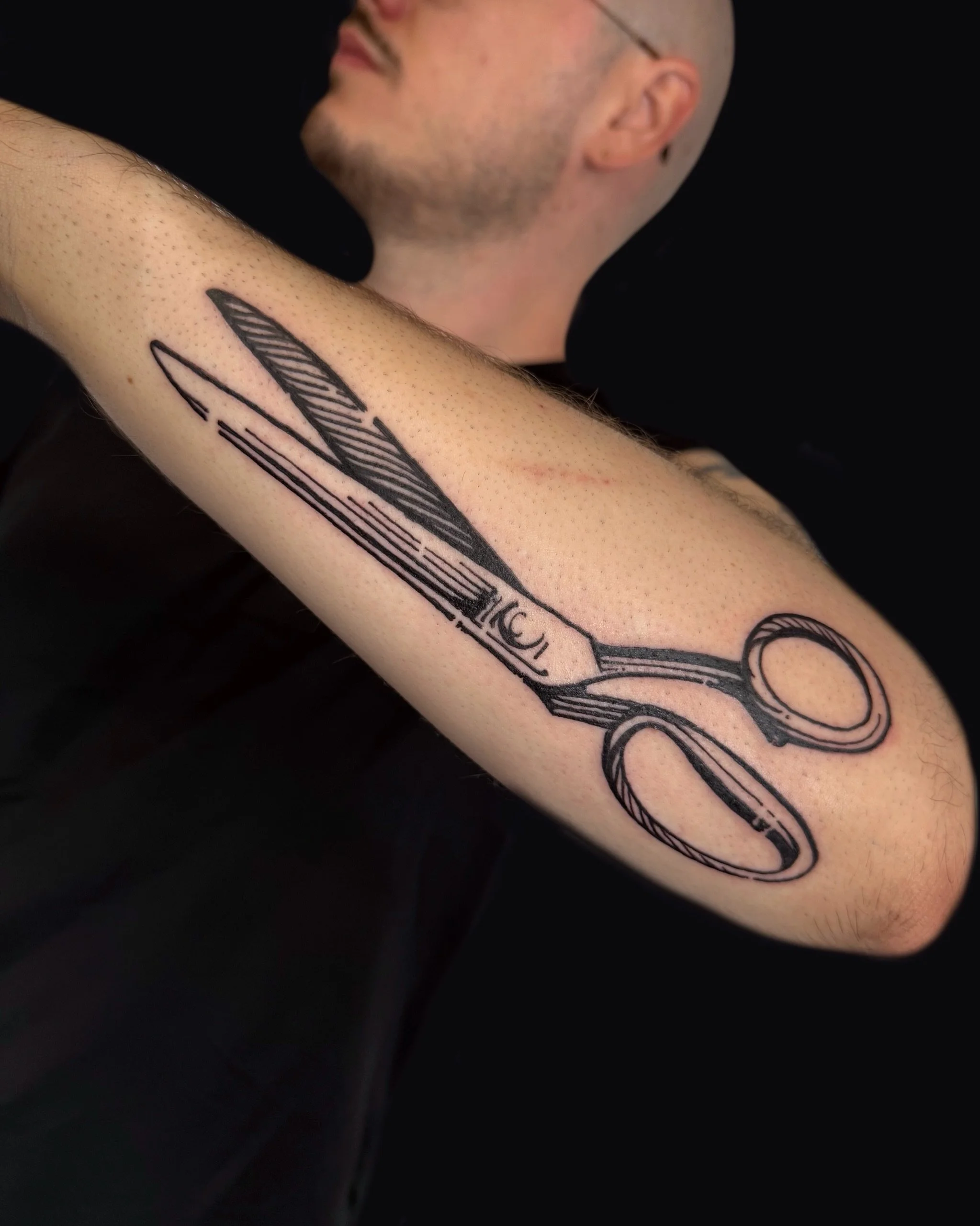 🔹 Hand/Palm Size Tattoo:

	&bull;	Price: &pound;250/300 for one 

	&bull;	Price for Two: &pound;350/450

🔹 Full Day Session:

	&bull;	Price: &pound;700/800

For bookings and enquiries DM or Email 📧 
Davidetrifoni86@gmail.com

#engraving#tattoos#lo