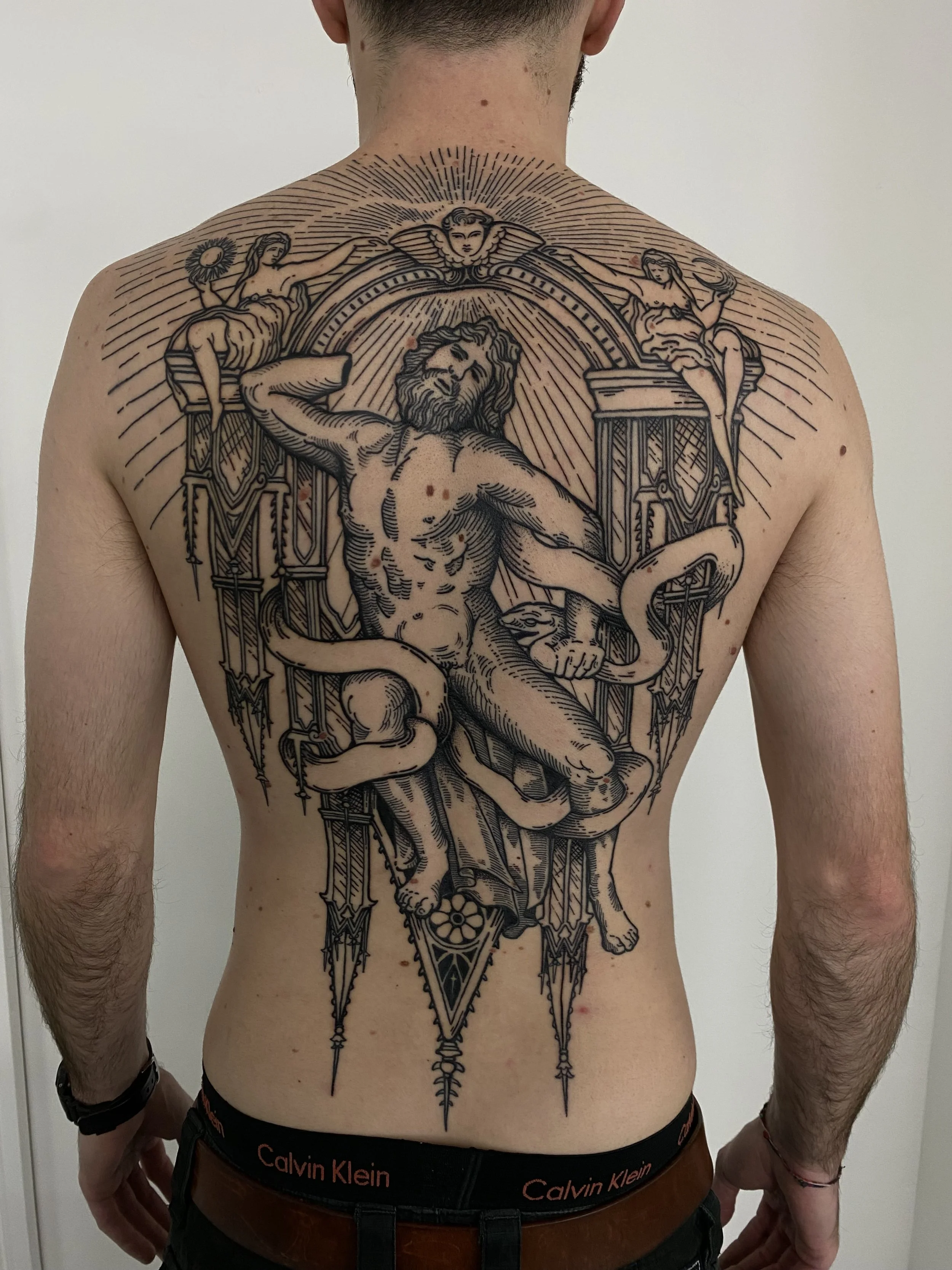 Laocoonte , Greek and Roman Statue in Etching Tattoo style 