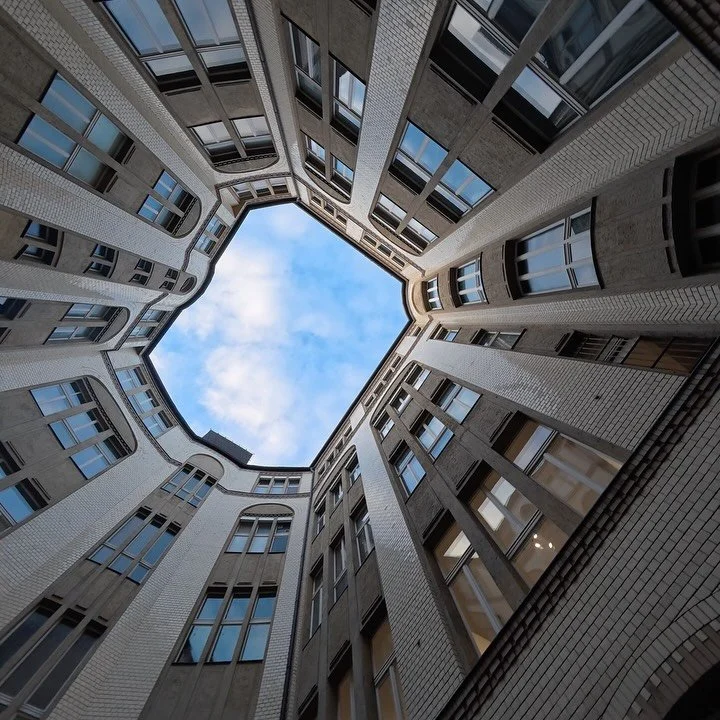 universal swirl I + II at NOTAGALLERY &bull; Winter Art Market 

Thanks for having me @notagallery_art it&rsquo;s been a great weekend at a beautiful location with inspiring people!

Graphic credits: @cura0000