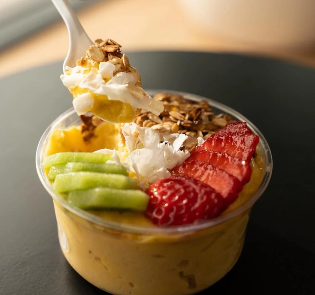 Downtown Shawano is breaking out for spring today 🌞🌴

Swing into The Refreshery (9&ndash;2) for tropical vibes and fresh juice.

Today&rsquo;s favorites:
🥥 Electra
🫐 Blue
🍐 Mist
🥭the Mango Tango Bowl
🌤️ our dreamy Blue Cloud Smoothie

Sunshine