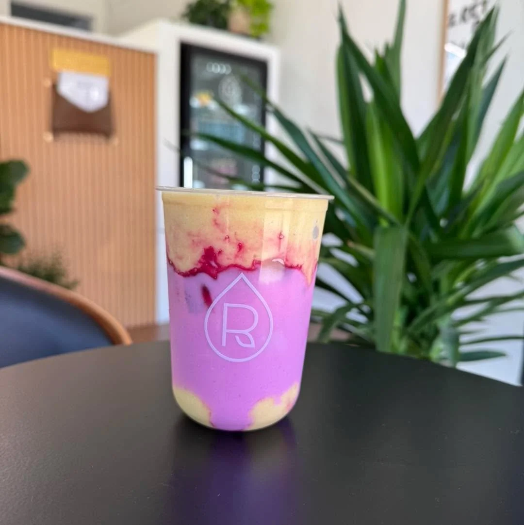 Introducing our Summer Smoothie Collection 🌴

Designed to do more than taste good.

☀️ Sun Kissed
Pineapple, passion fruit, sea moss, goji berry, protein, cold pressed orange juice and coconut milk.
&rarr; vitamin C boost, minerals, antioxidants, an