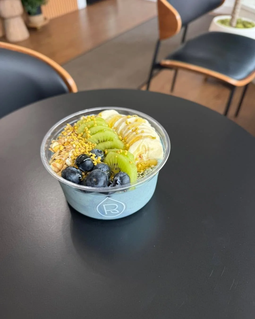 Our Summer Bowl Lineup Has Arrived ✨

Breakfast, lunch, or just because-- it's something that actually leaves you feeling good.

🌊 Coastline Bowl
Blue spirulina, pineapple, banana, protein, kiwi, blueberries, bee pollen, and honey.
&rarr; Antioxidan