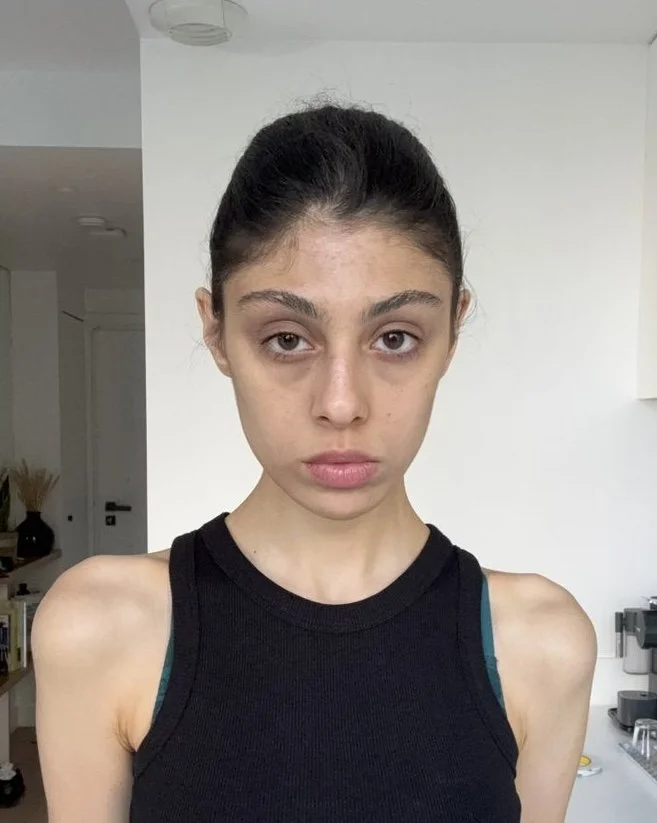 Vicky (5'9)