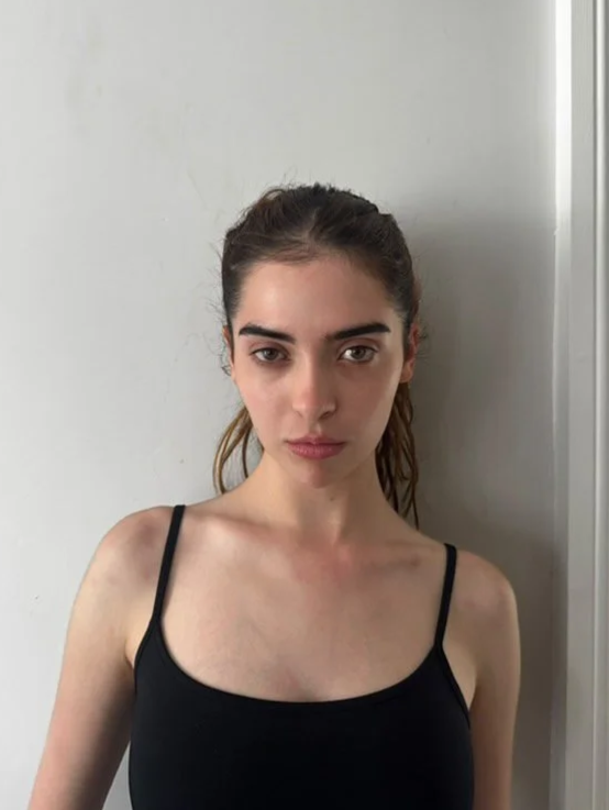 Izzy (5'9)