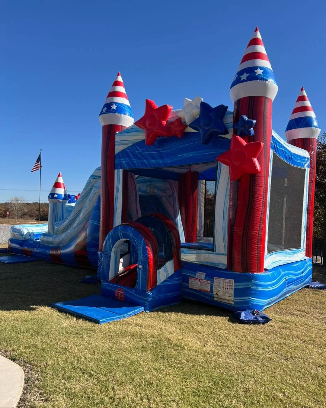 The Stars and Stripes had a picture perfect set up this weekend at an epic 6th birthday party! 🤩🇺🇸🎉

Our most popular rental this year- don&rsquo;t wait to reserve it for your desired day or it may be gone! 🫣

🤳 405.509.4146 / 🌐 www.theinflata