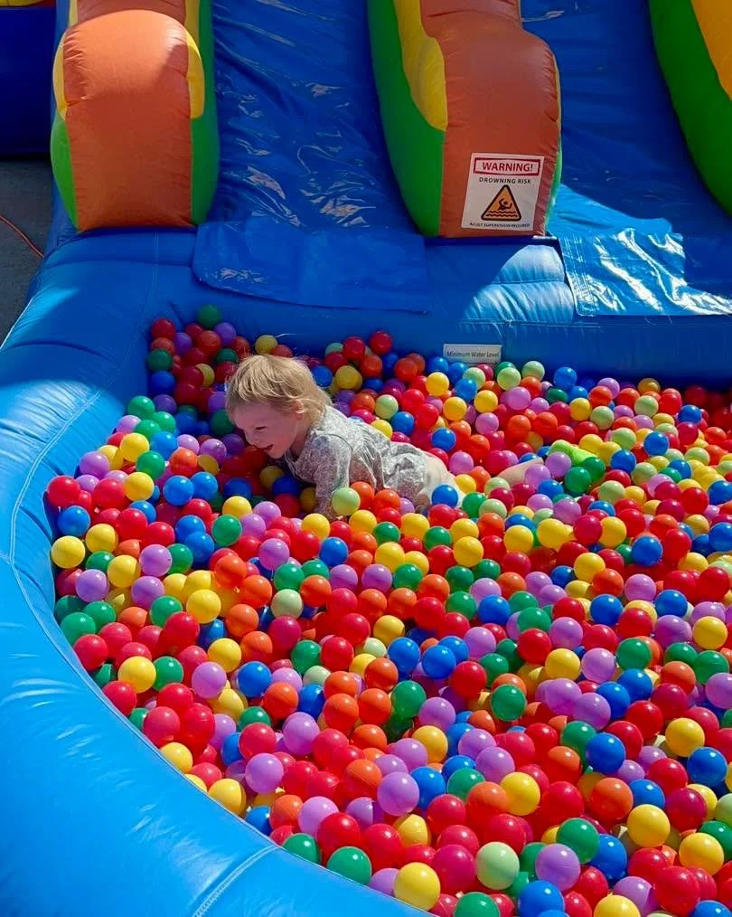Just wait until they see THIS&hellip; 🤩🎉

The moment they hit the bottom it&rsquo;s squeals, laughter, and straight into the ball pit they go 😍

Our Deluxe Ball Pit Landing turns this already awesome inflatable into something they won&rsquo;t stop