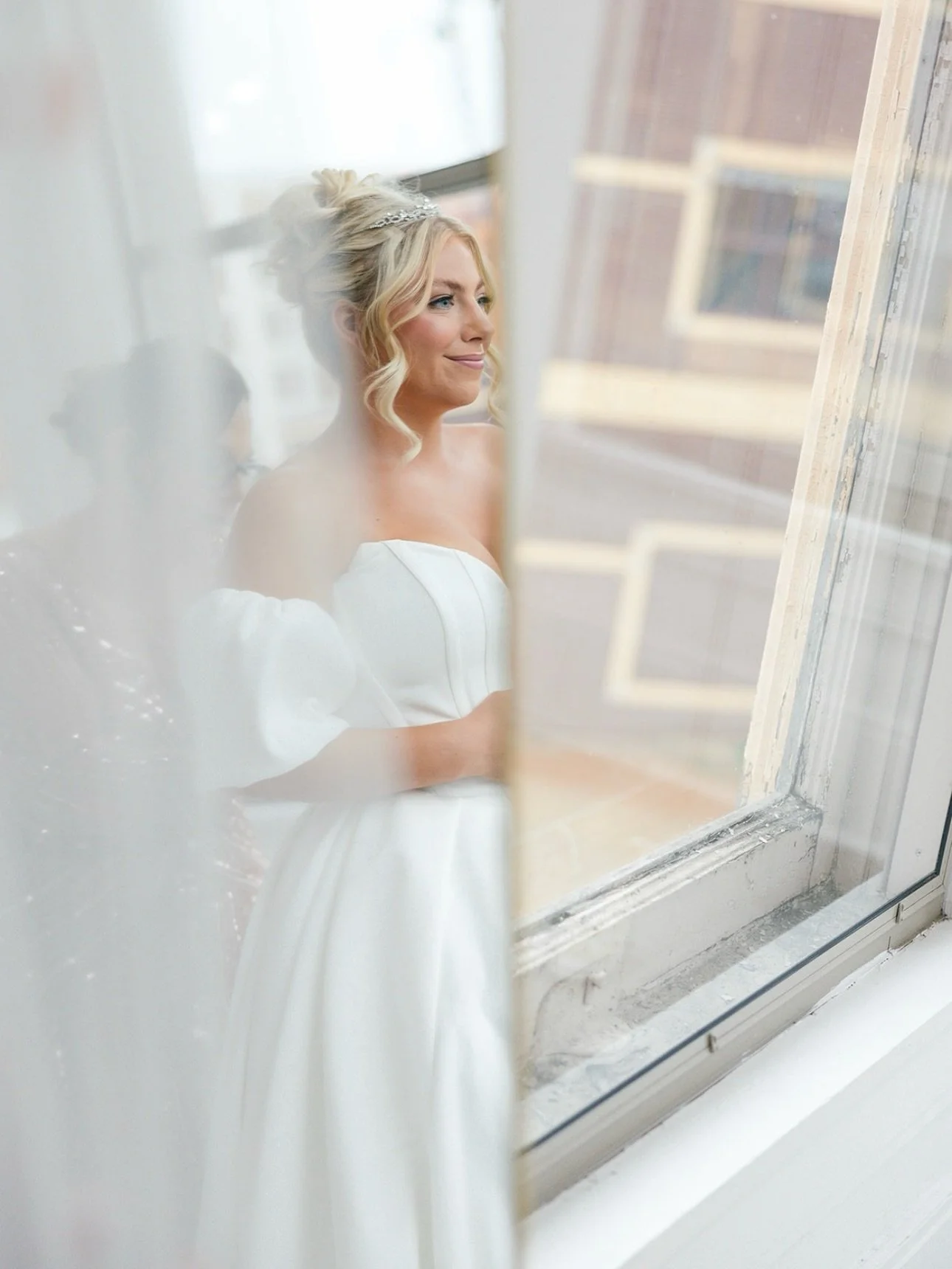 Did you know you can rent the Grand Room to get ready on your wedding morning?
Skip the dark, cramped hotel rooms&hellip;
and step into natural light, space to breathe, and photos you&rsquo;ll actually want to remember.

Rent the Grand Room ✨
Bright 