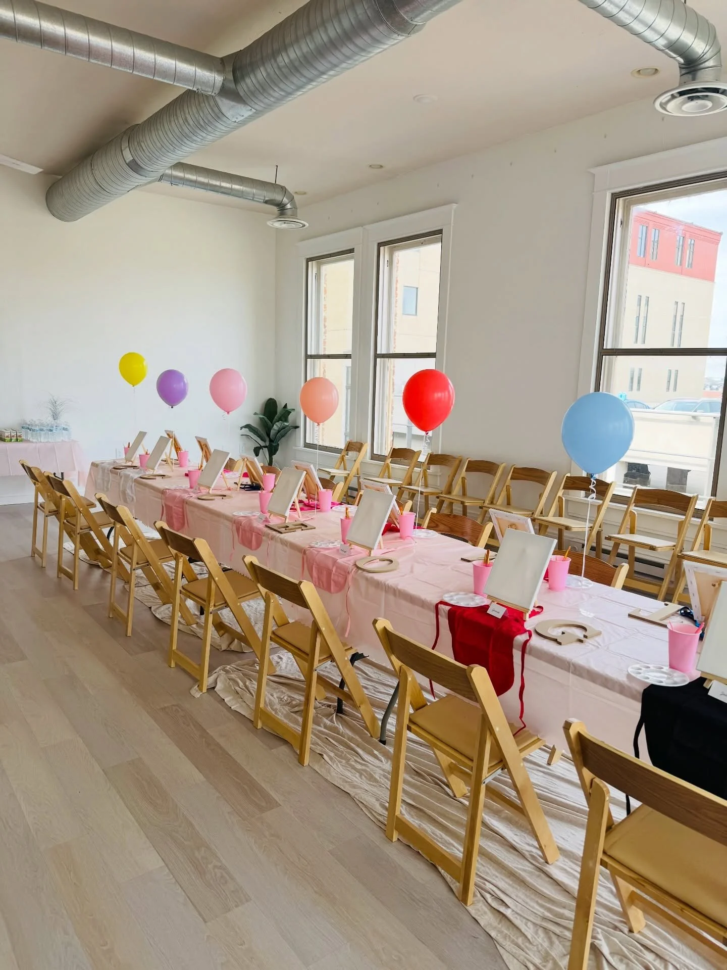 We also hosted a 5 year old bday party! 
Kiddos did some painting and it was perfect while the weather outside was yucky! 

🎈
