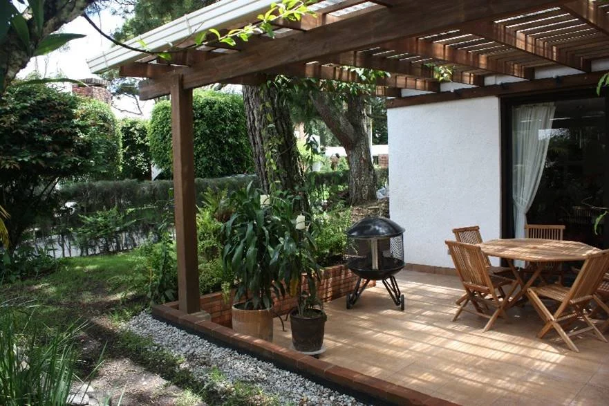 pergola 2.jpg