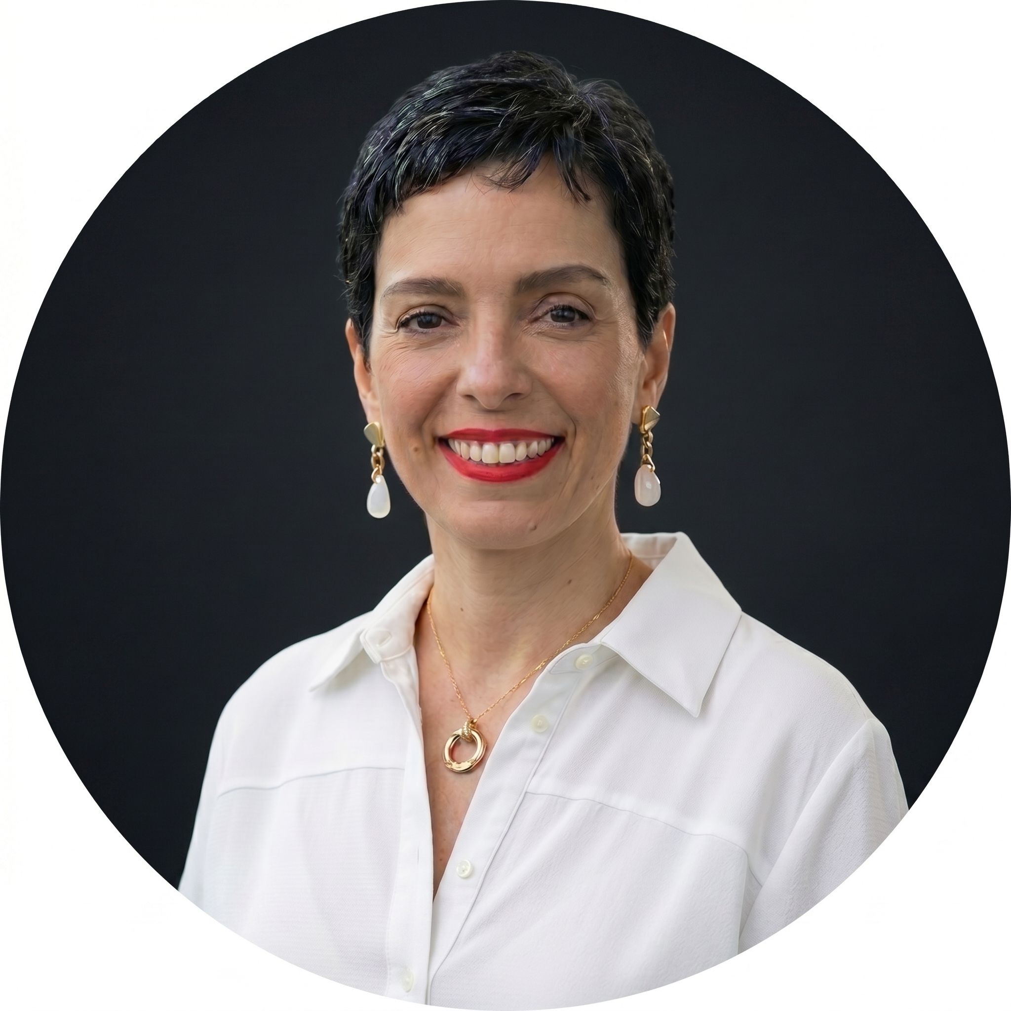 Dr. Isis Ferreira, MD, Co-Founder and CEO of WellThera, pioneering elite human performance, applied biology, and modern neuroscience.