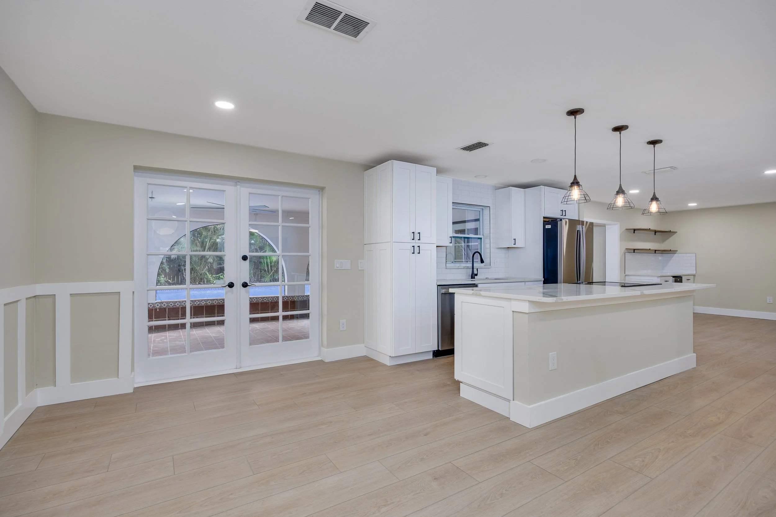 kitchen_dining_area_photo.jpg
