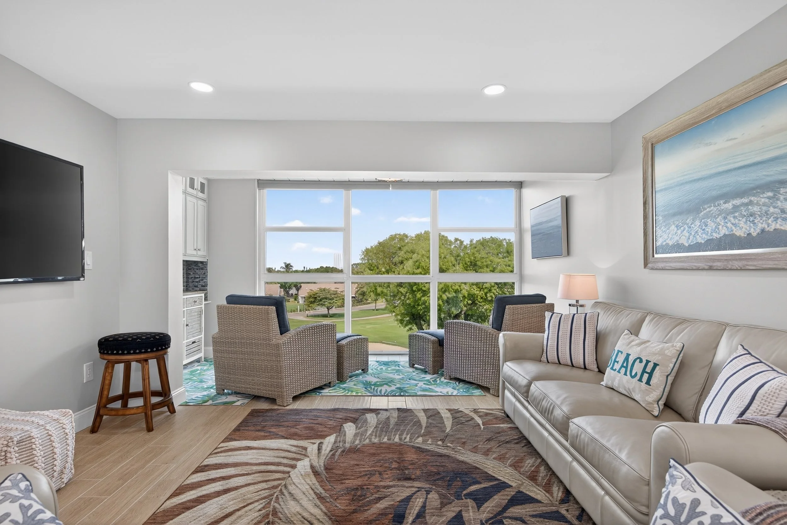 10b-1_Main_Living_Area.jpg