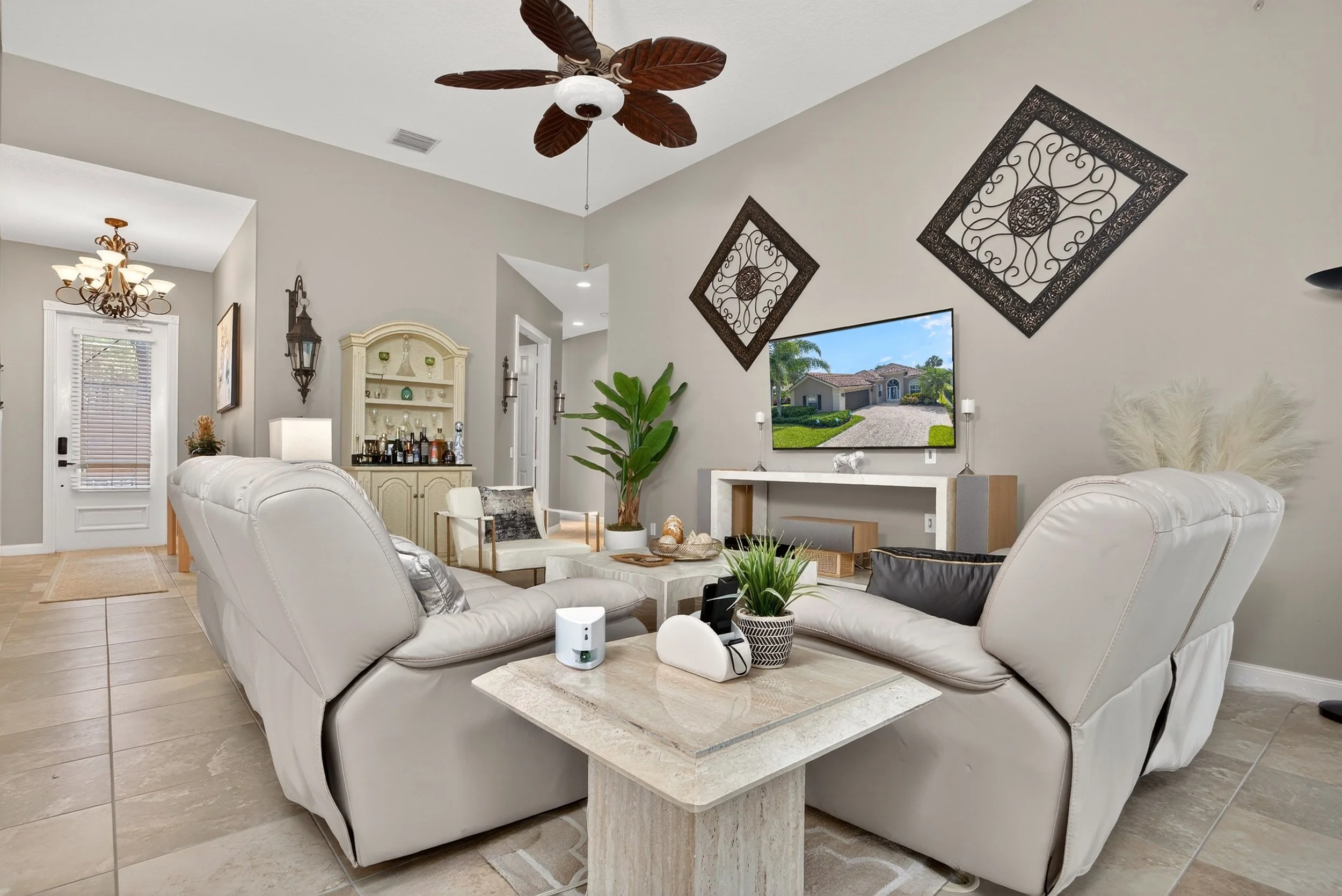 30b-2_Main_Living_Area.jpg