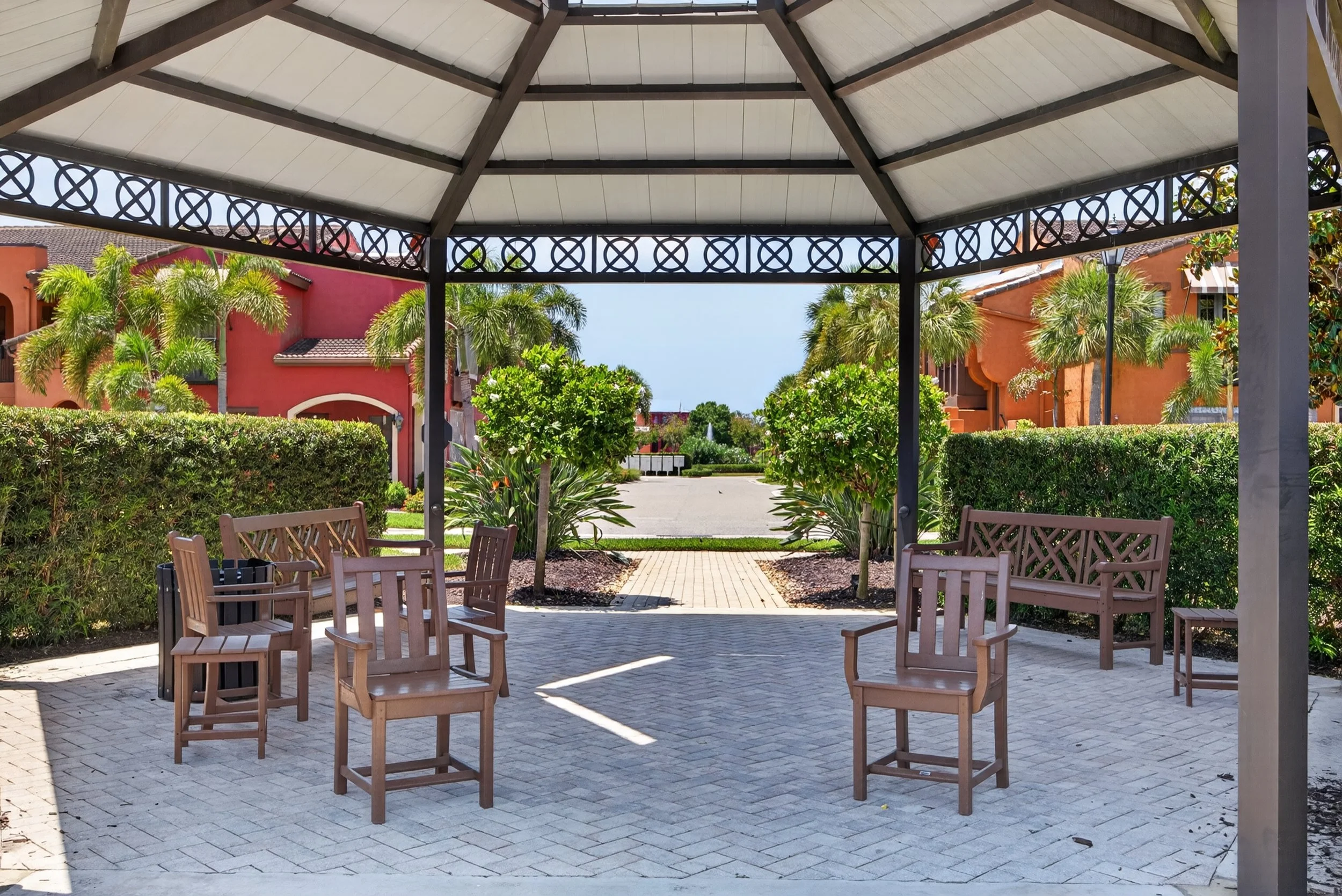 90_Lake_Gazebo_2_Paseo.jpg