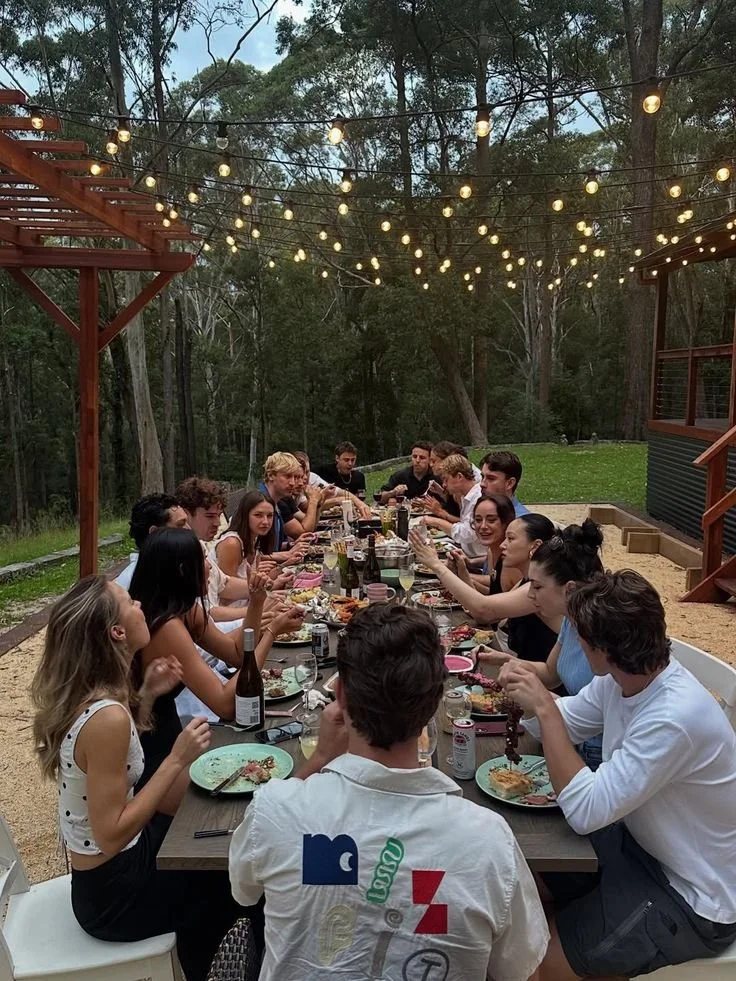 Yerin Ha with friends_.jfif