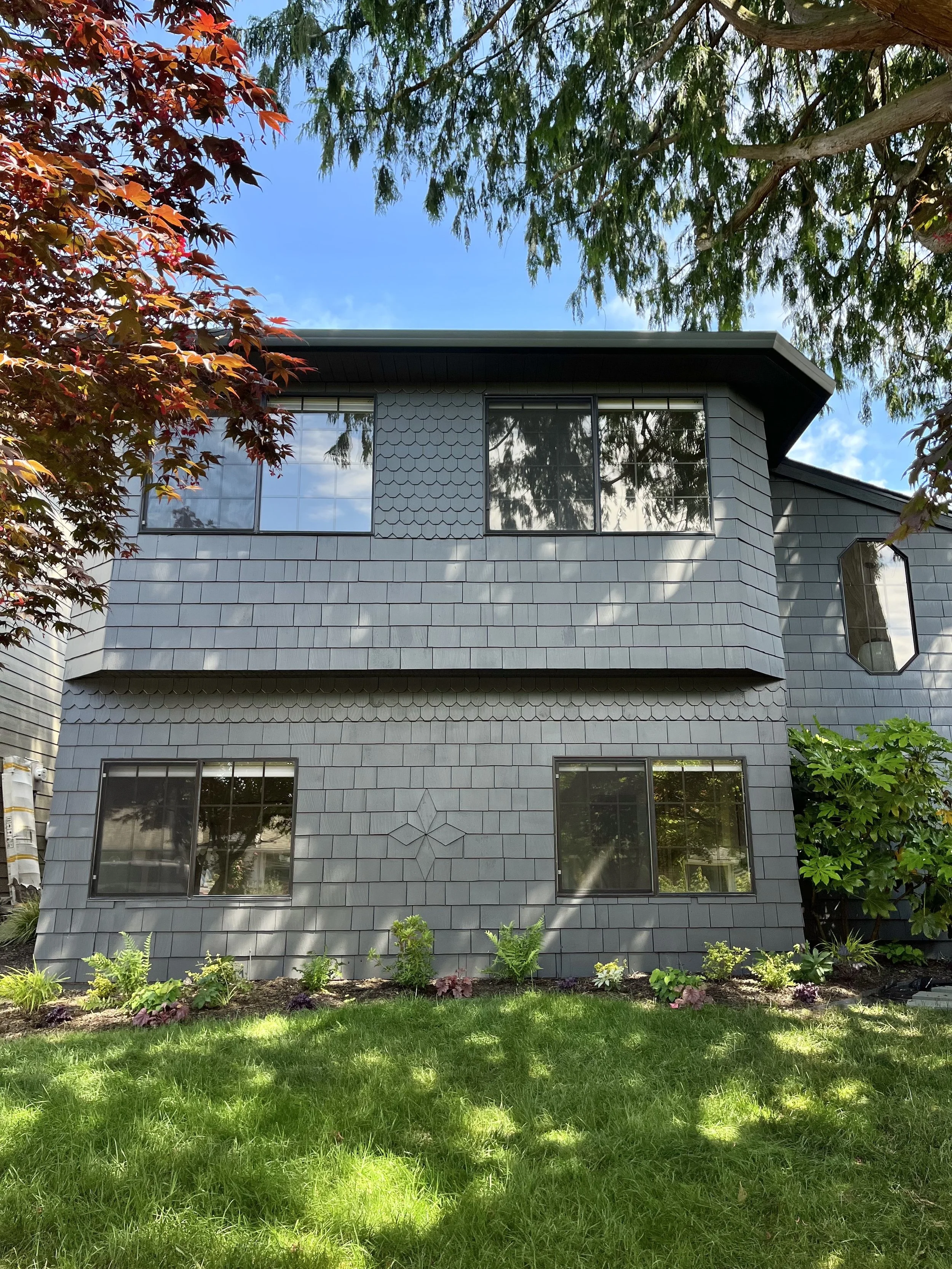 benjamin moore cheating heart siding color with benjamin moore blacktop charcoal trim