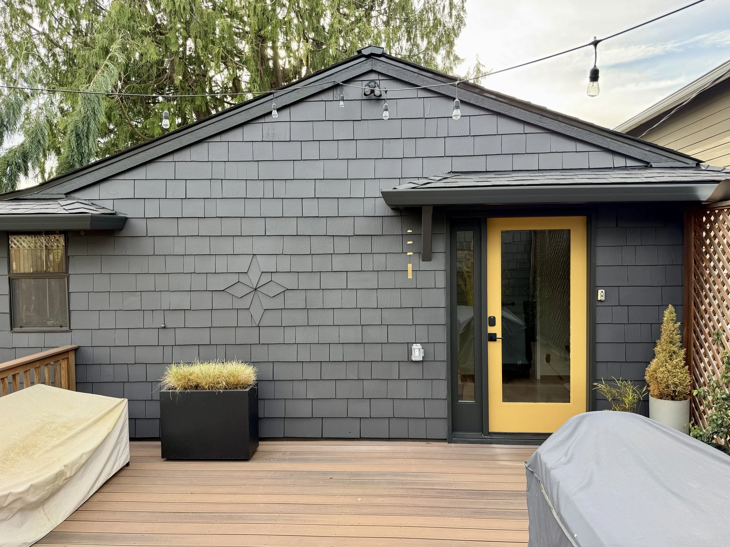 benjamin moore cheating heart siding color with benjamin moore blacktop charcoal trim with benjamin moore yellow kurkuma door