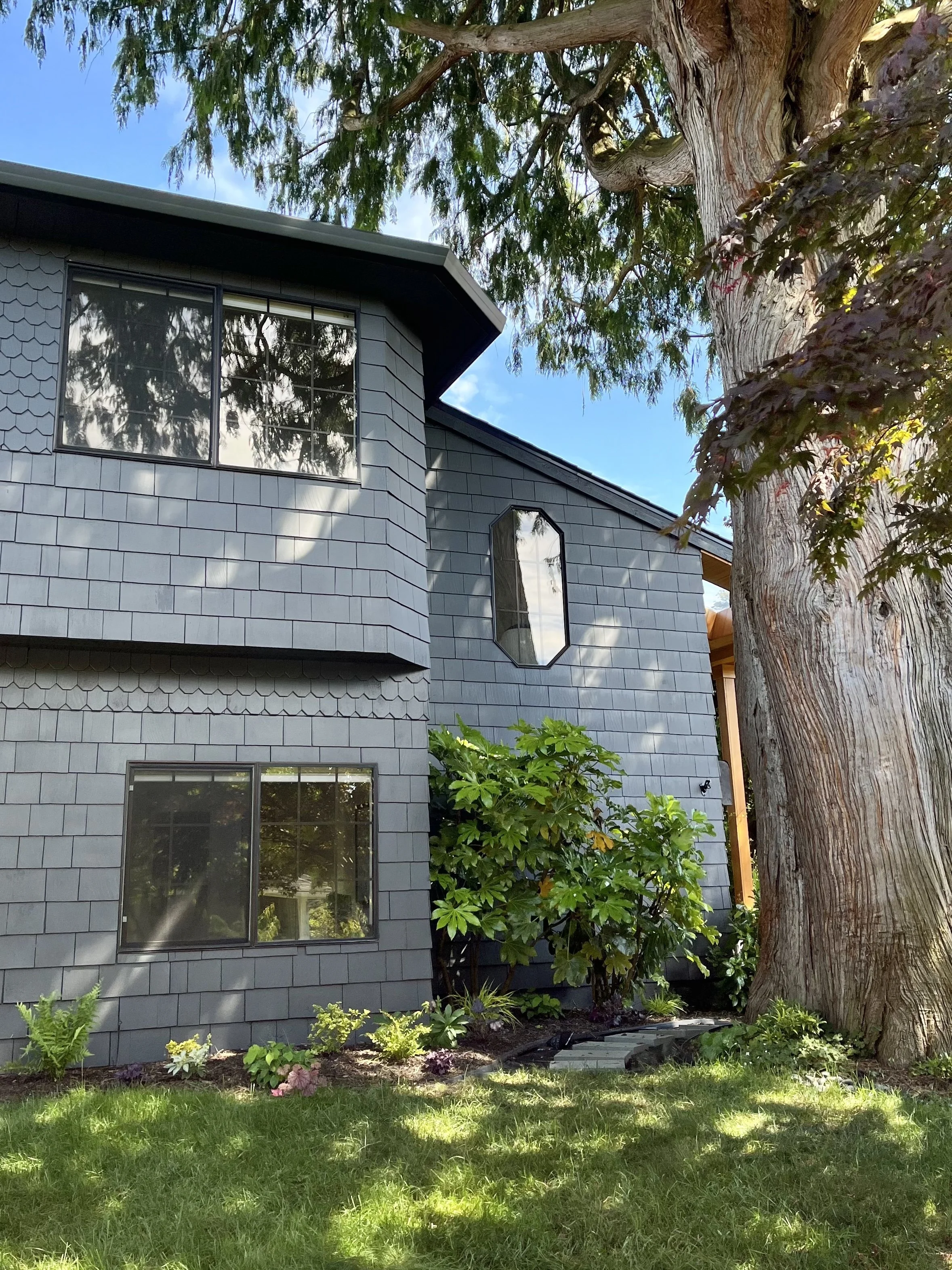 benjamin moore cheating heart siding color with benjamin moore blacktop charcoal trim