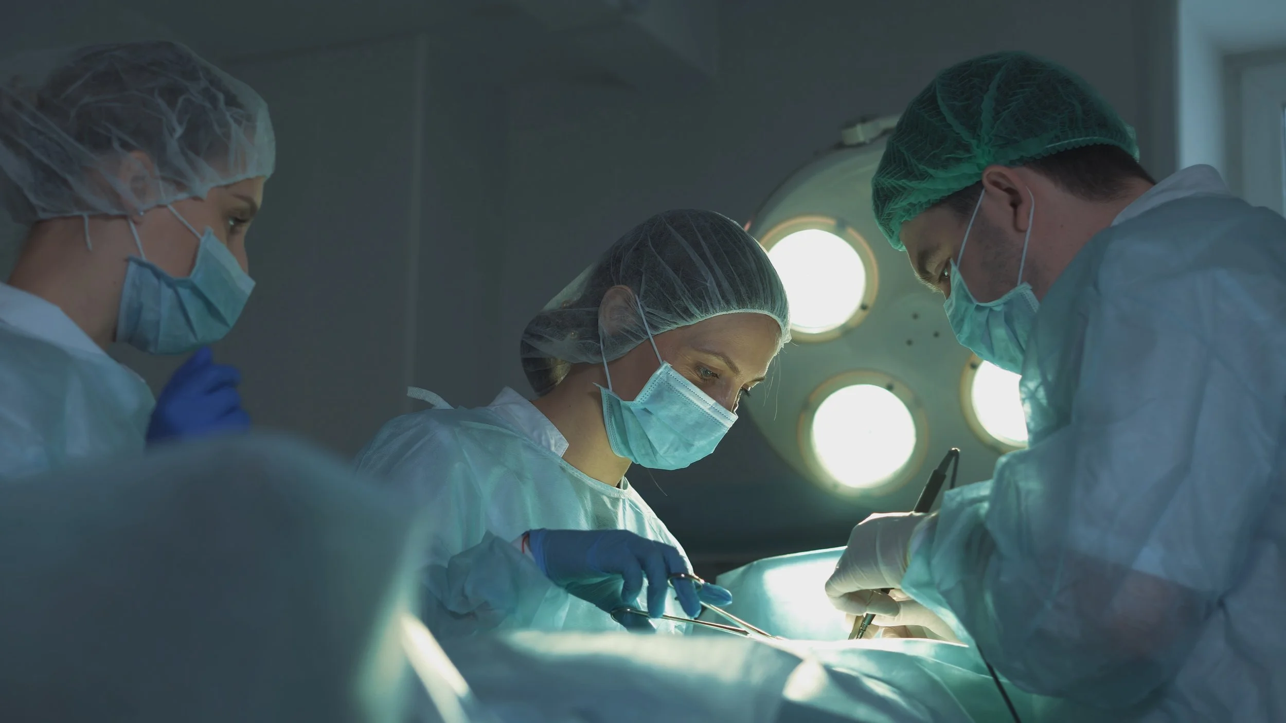 Two_Of_Surgeons_Working_original_474065.jpg