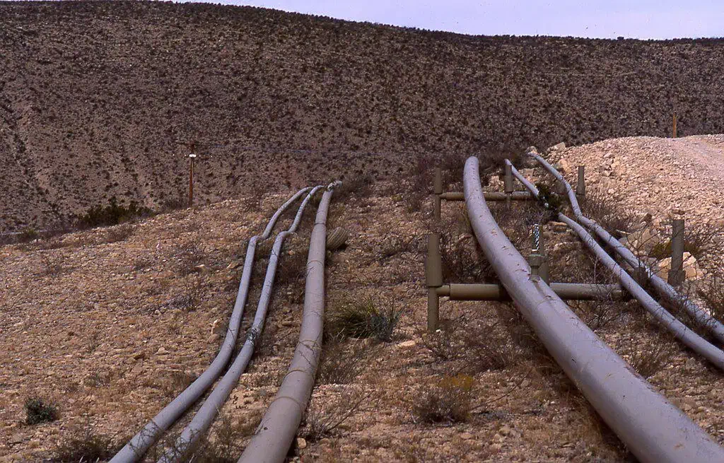 Oil_and_gas_pipeline.webp