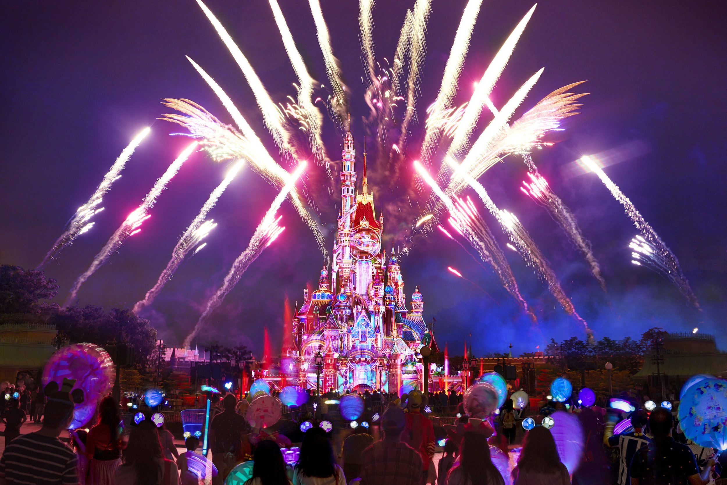 HKDL_Momentous-Premiere_Momentous-1-scaled.jpg