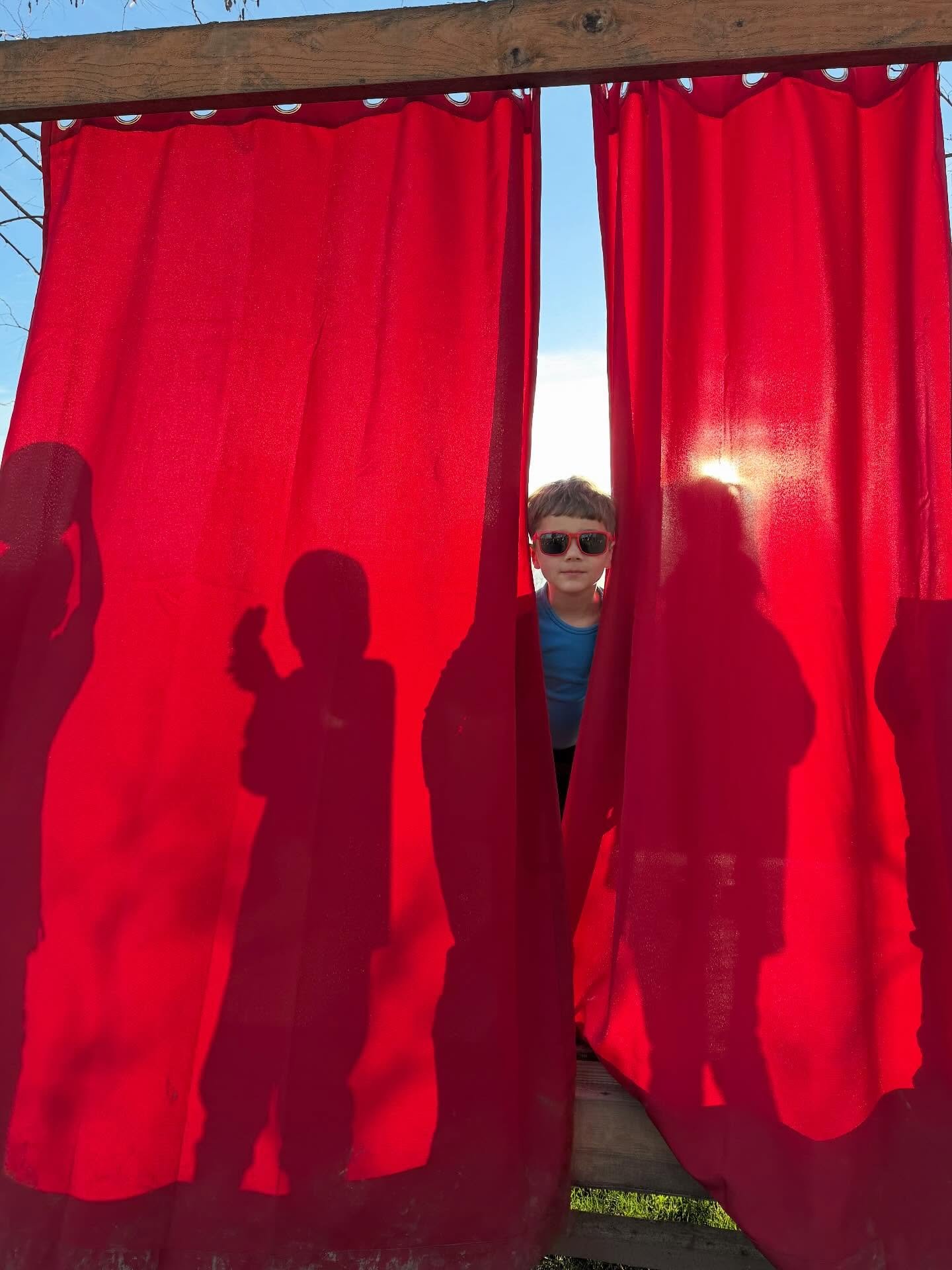 Cheers to a sunny Friday in February 😎 We&rsquo;re barefoot in the grass already. Can you believe it?!