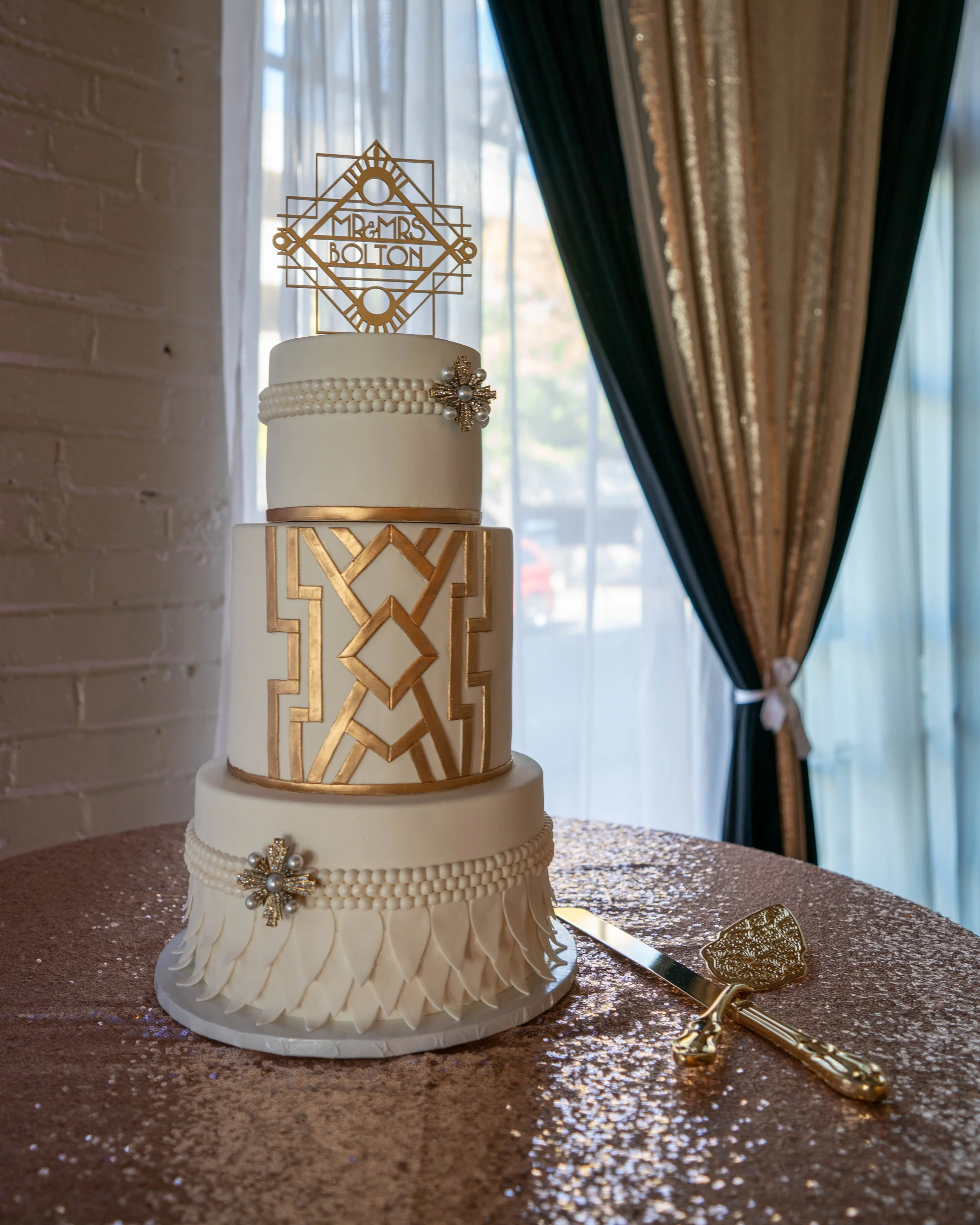 pierpont-place-great-gatsby-wedding-cake.jpg