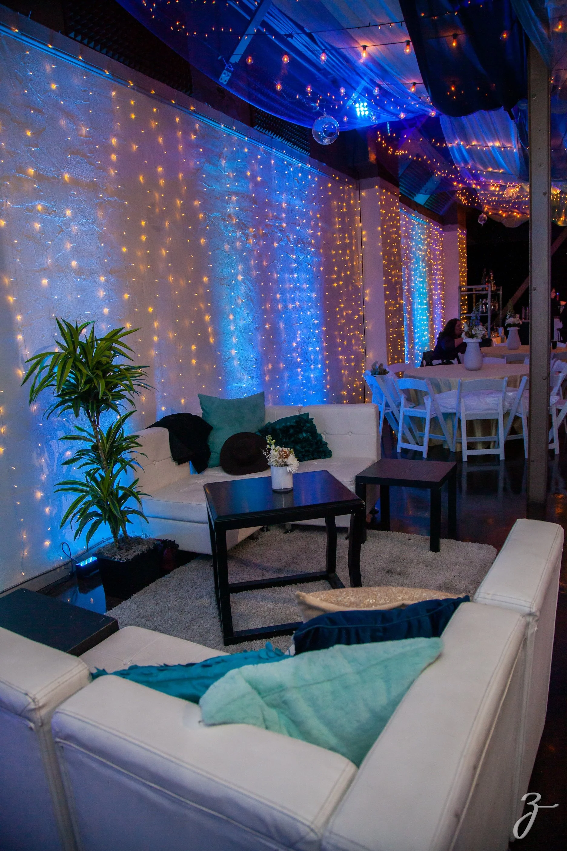 lounge-area-event-decor-string-lights.jpeg