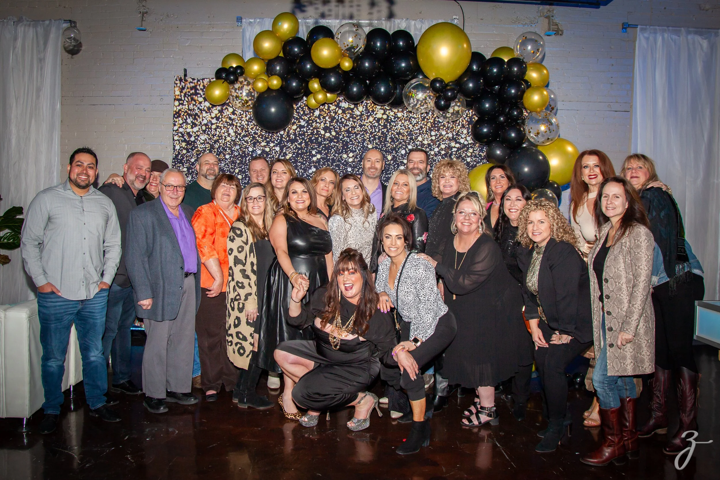 group-photo-black-gold-birthday-party-backdrop.jpeg