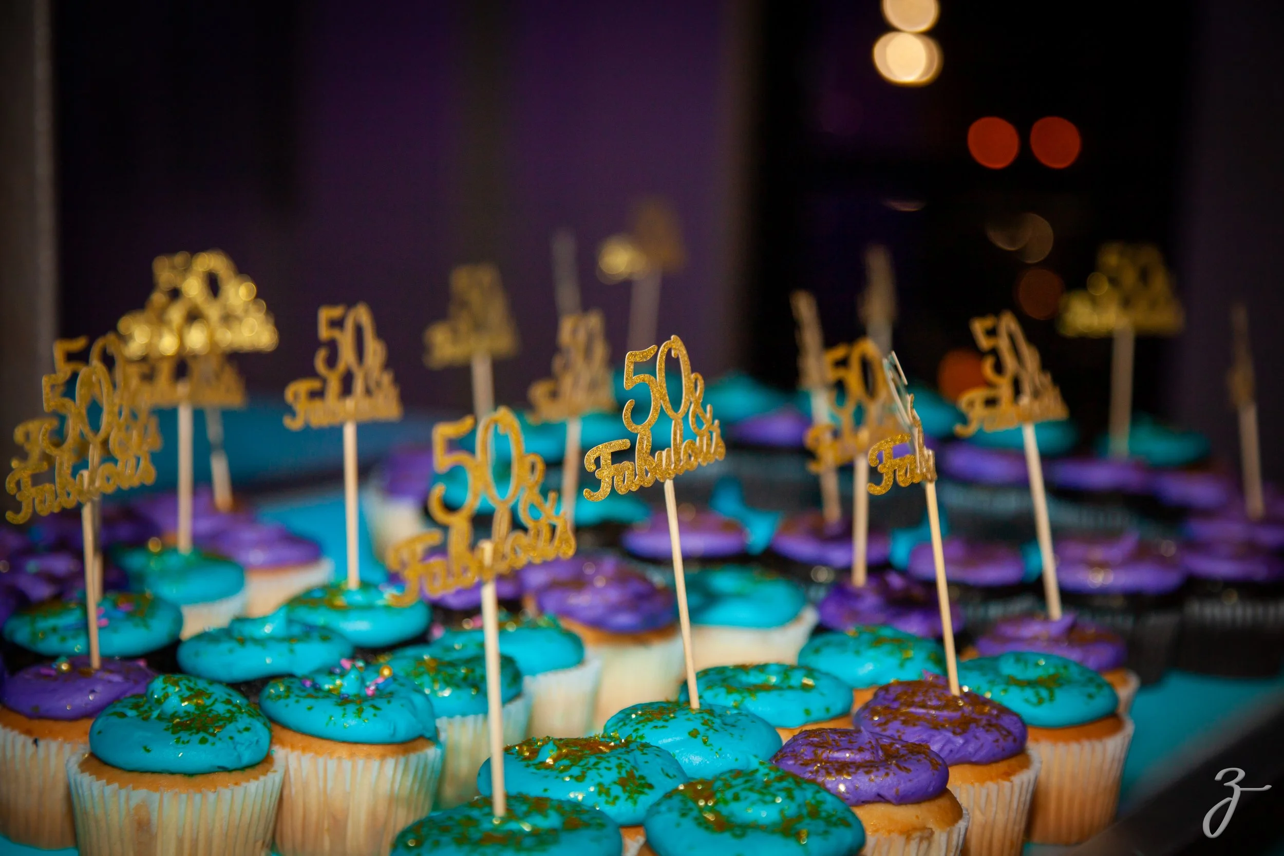 fabulous-50-cupcakes-birthday-party-desserts.jpeg