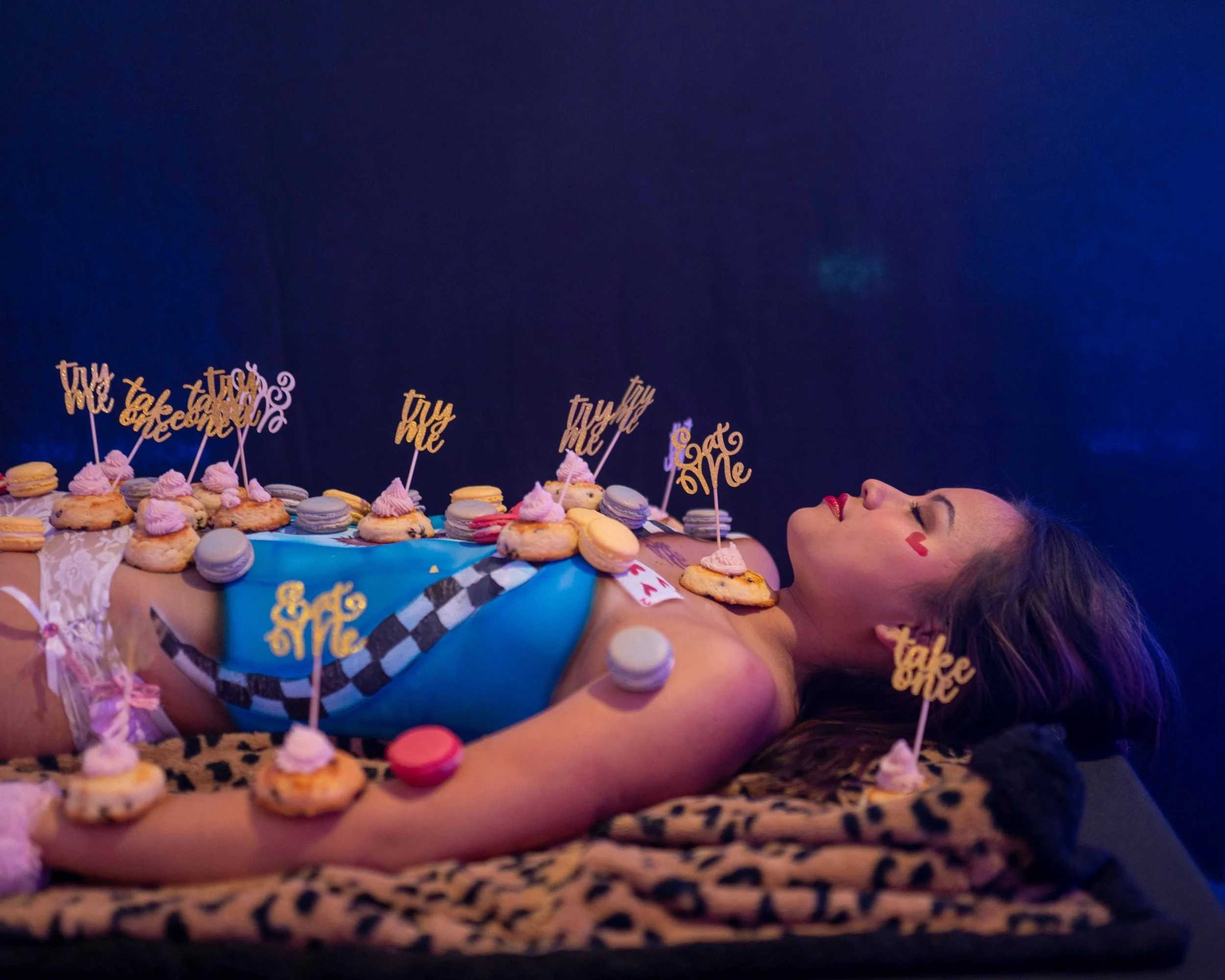 alice-in-wonderland-body-sushi-dessert-display.jpg