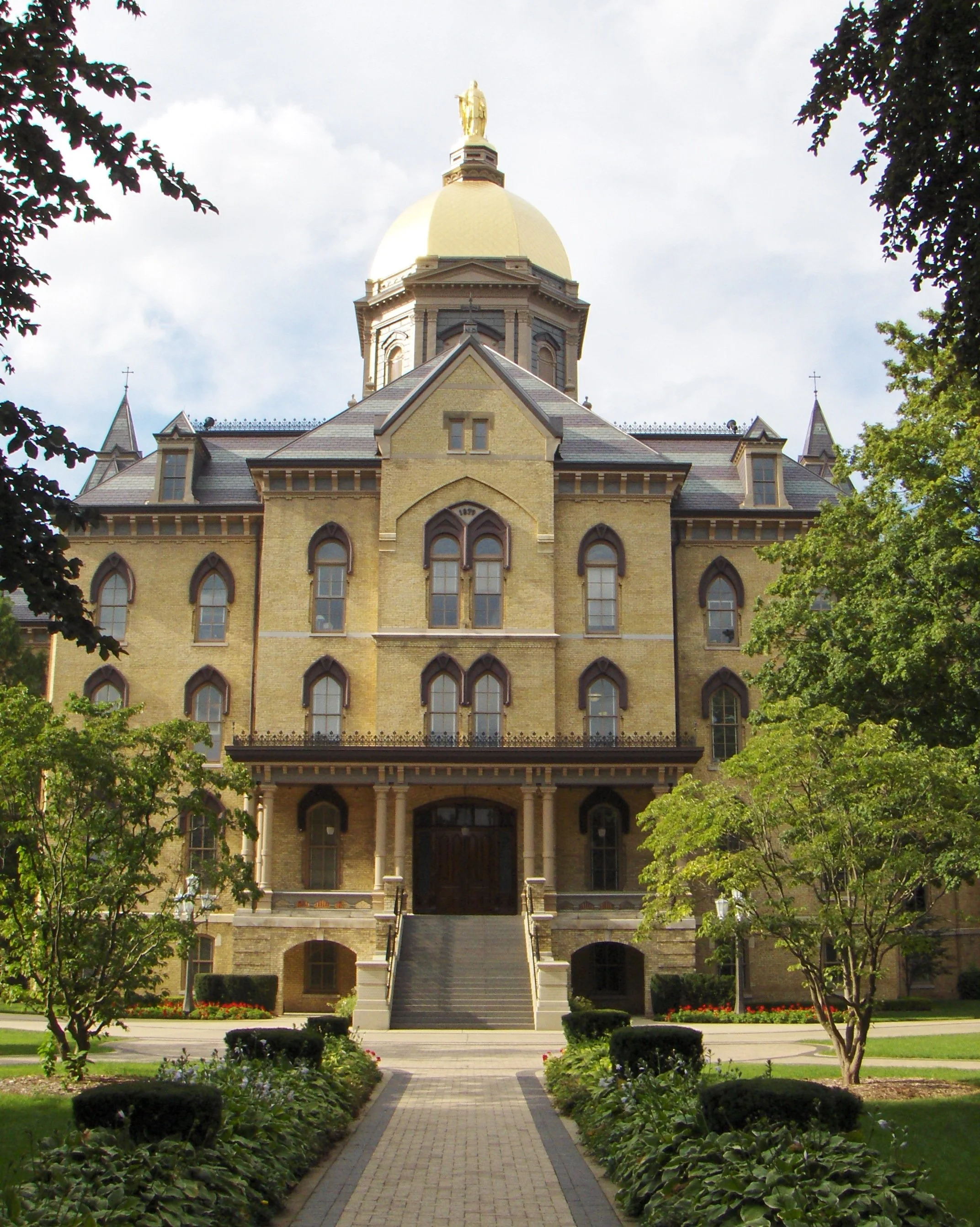 Notre_Dame_Main_Bldg__4.jpg