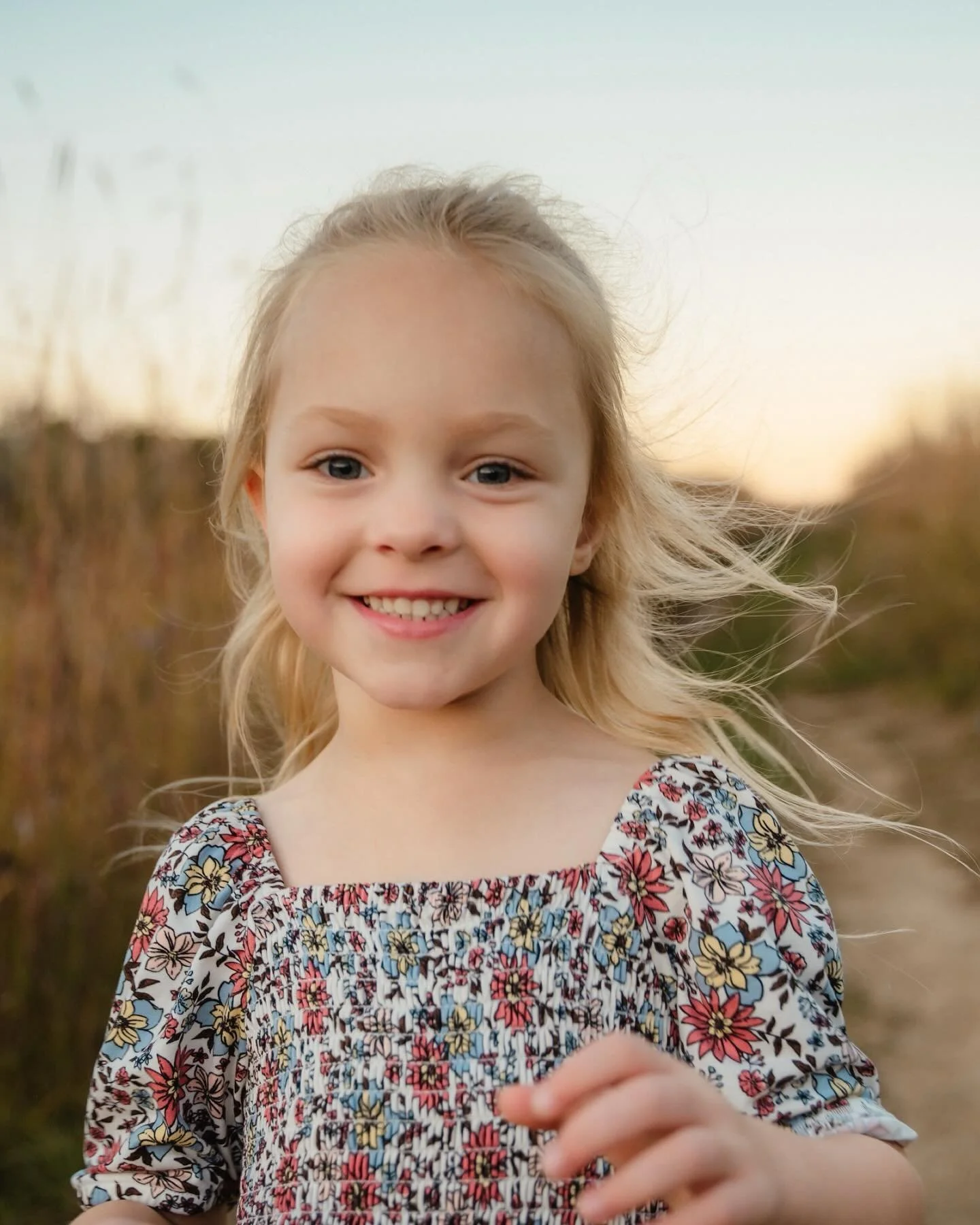 🍂 The leaves are changing, the air is crisp, and families are cuddling a little closer &mdash; it&rsquo;s officially fall photo season. These are the moments you&rsquo;ll want to look back on when the little hands aren&rsquo;t so little anymore. 🤎
