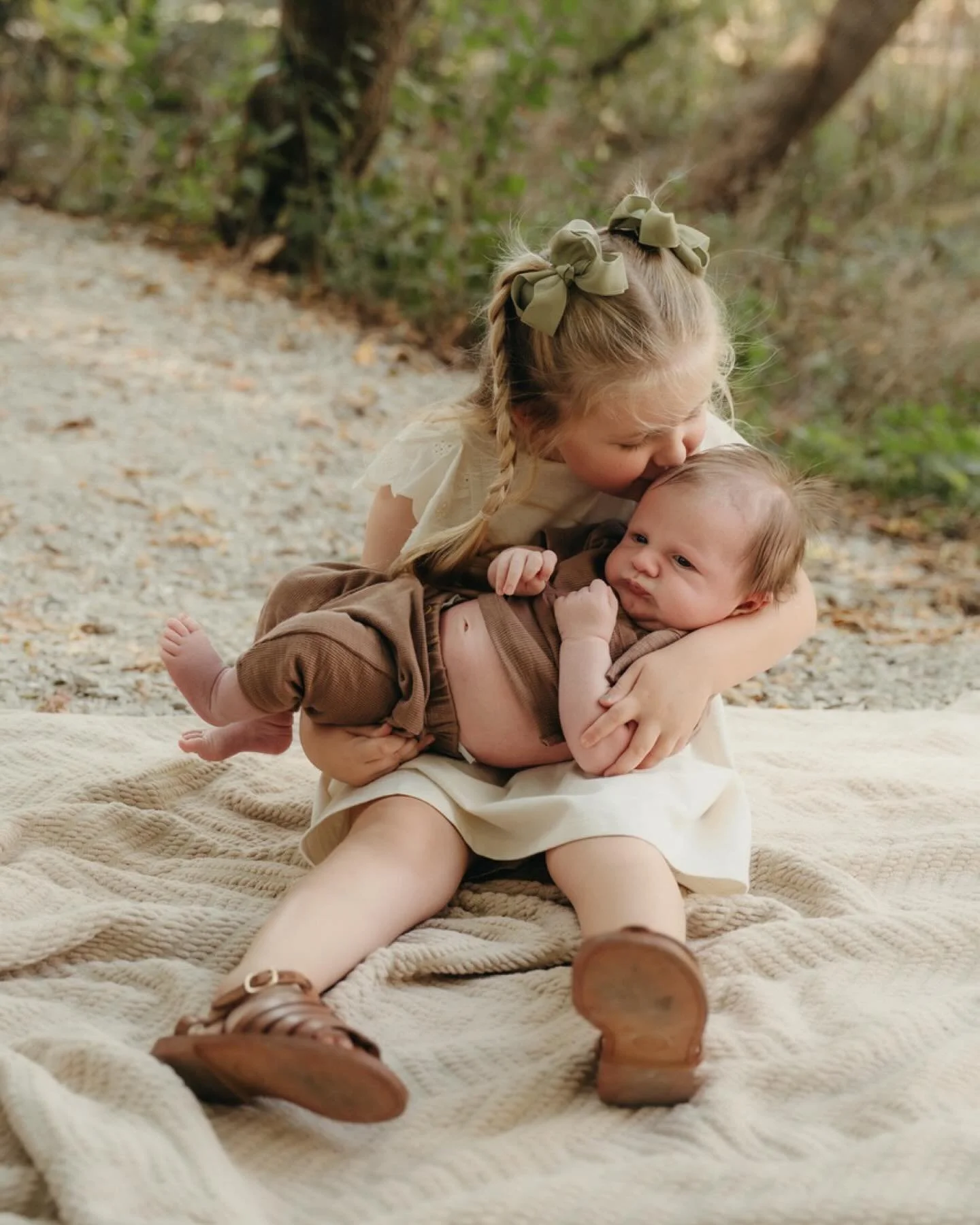 The tiniest souls hold the biggest pieces of our hearts. 🧡

#newbornphotography #lifestylenewborn #milwaukeefamilyphotographer #newbornlove #fall #fallfamilyphotos #documentaryfamilyphotography