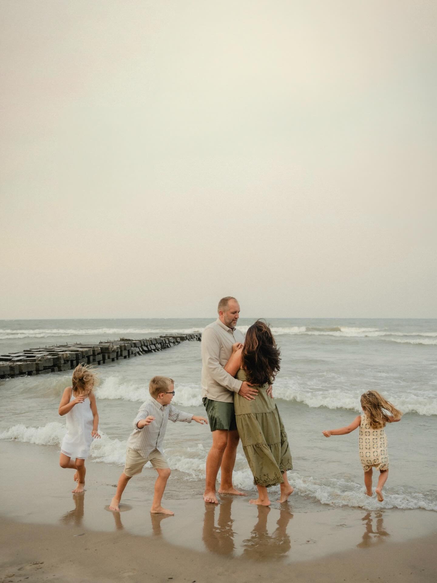 GIVEAWAY 🧡

To celebrate this growing community (and as a thank you for being here), I&rsquo;m gifting one of you a mini session of your choice, spring or summer 🌿

To enter:
&bull; Like this post
&bull; Make sure you&rsquo;re following me
&bull; C