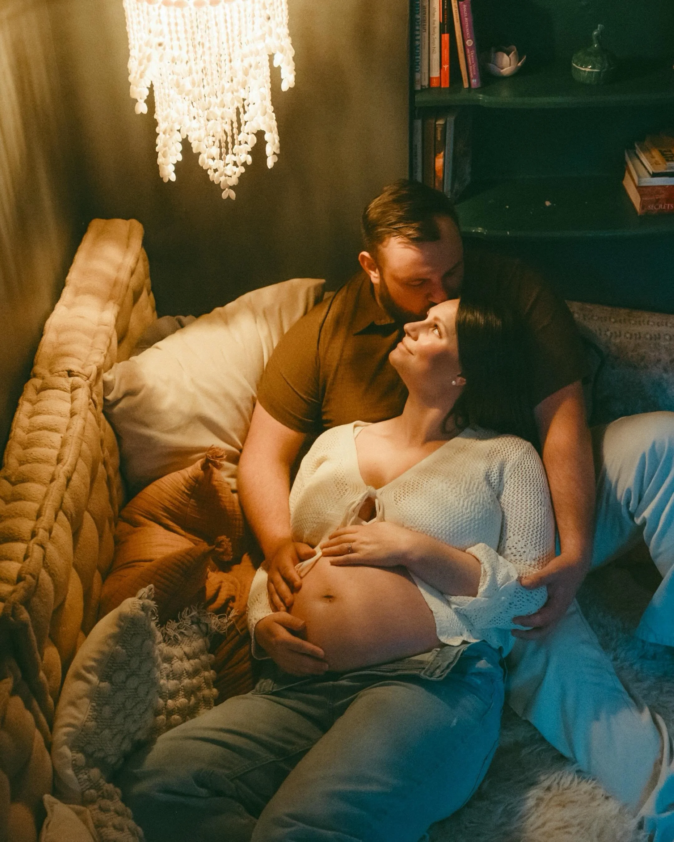 When your maternity session feels like it came out of a Sundance film.🎥 

Reminiscing on our amazing our Rooted in Light Retreat. 

#moodyvibes #rootedinlight #maternityphotography #milwaukeefamilyphotographer