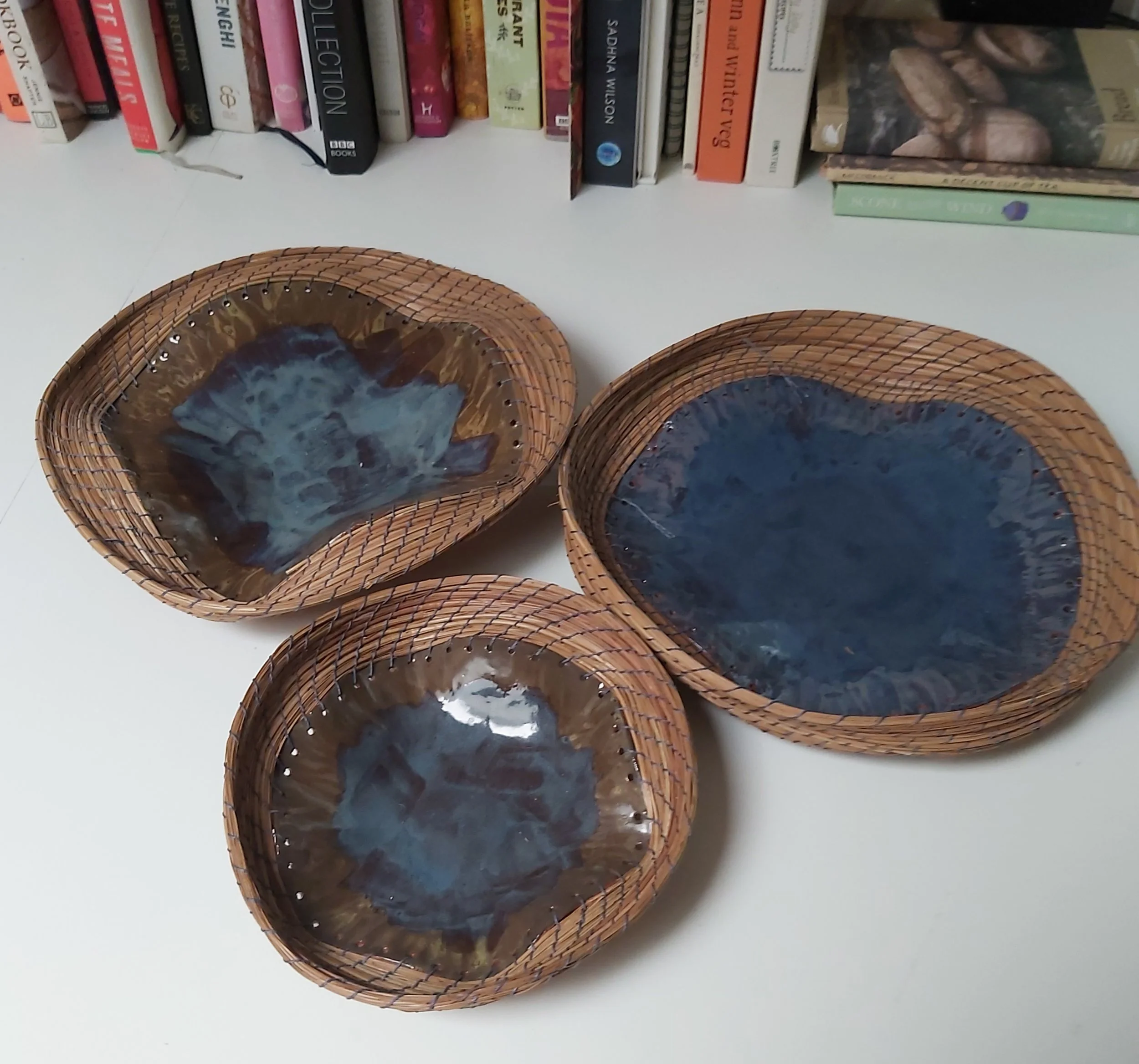 Wavy bowl with pine needles