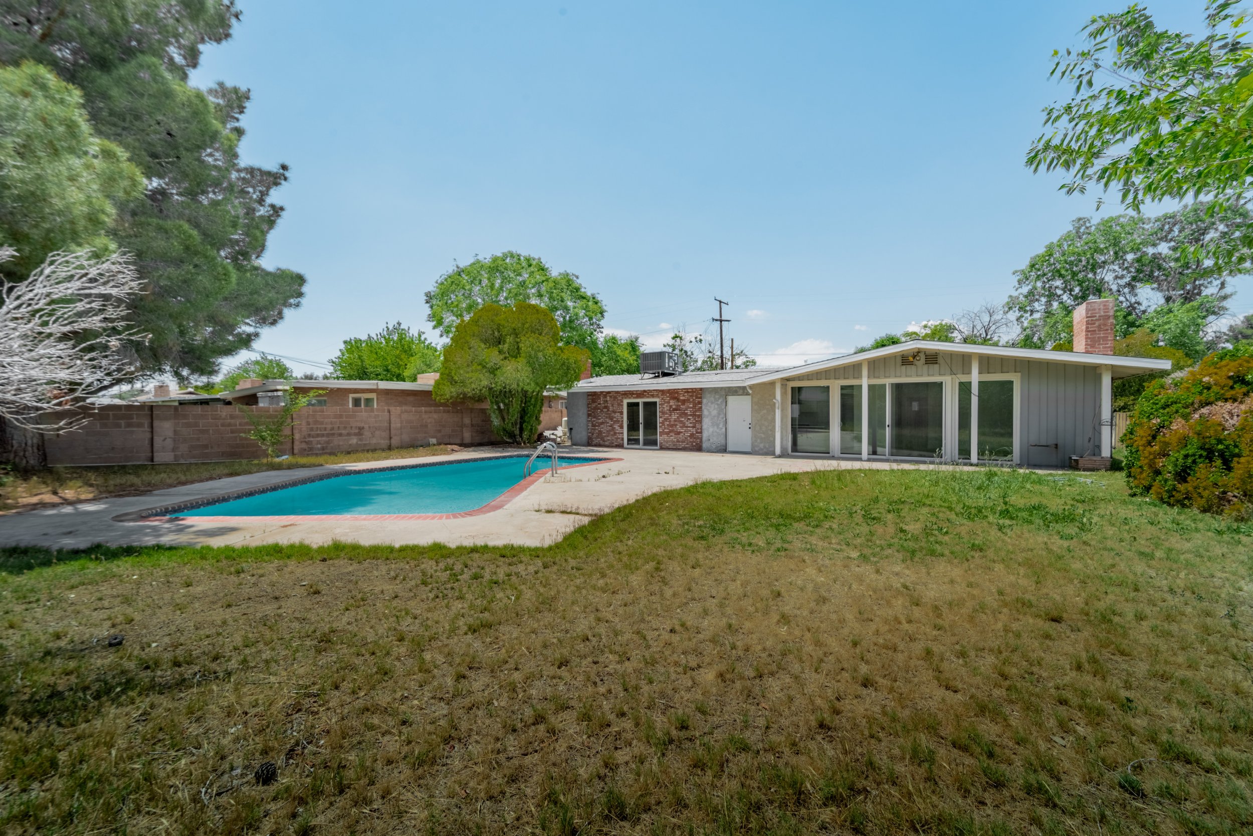 25.5.6 3rd St East Exterior-12.jpg