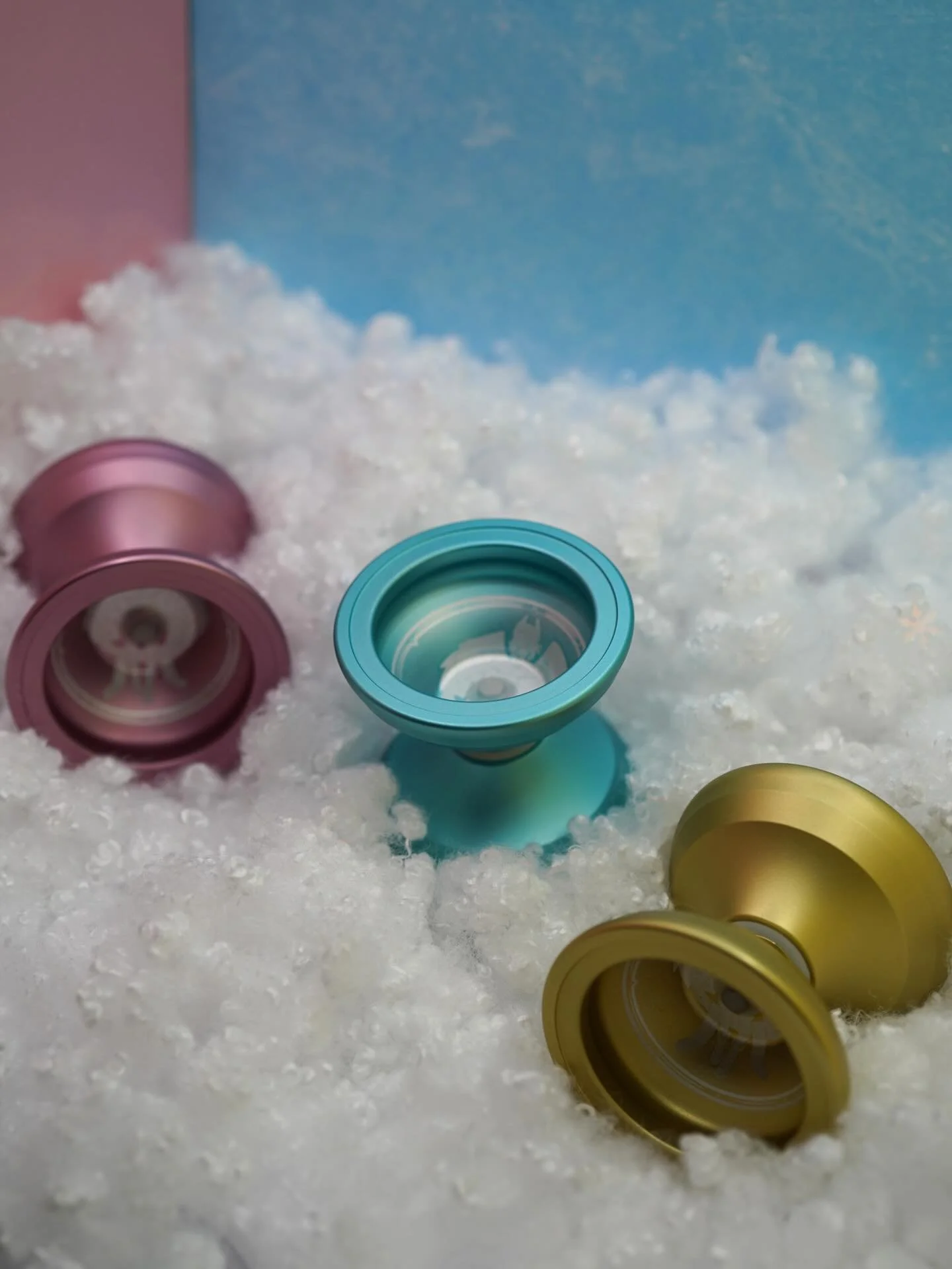 We are proud to present the Wicked YoYos Snowangel! 

The Snowangel is the signature yoyo for Angel Orozco, which was designed to aid him in his extensive body tricks with a 52.75 millimeter width and 55.50 millimeter diameter. At 65.9 grams, this yo